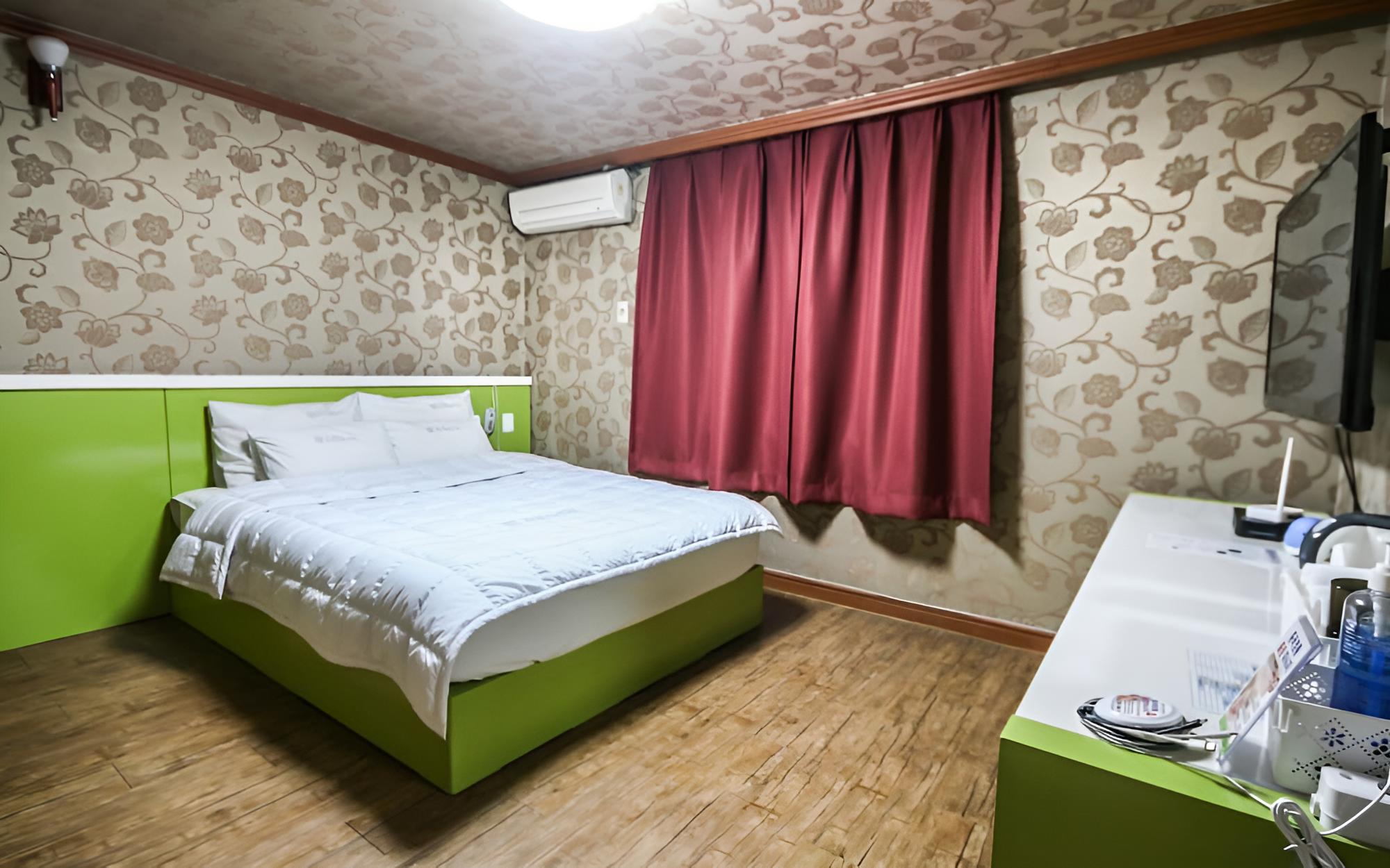 Room (Standard Room)
