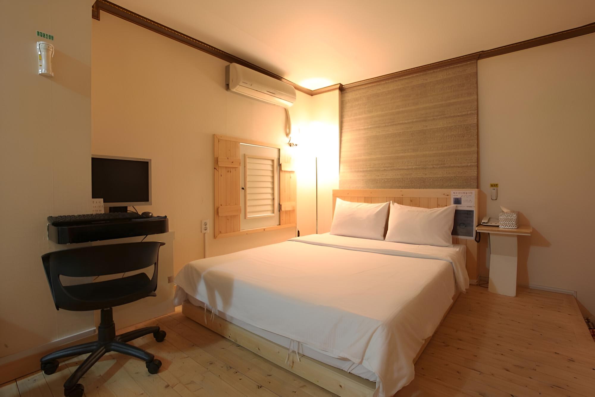 Room (VIP) - Photo 13