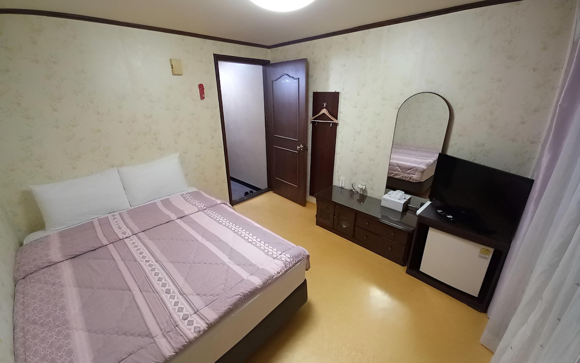 Room (Double)
