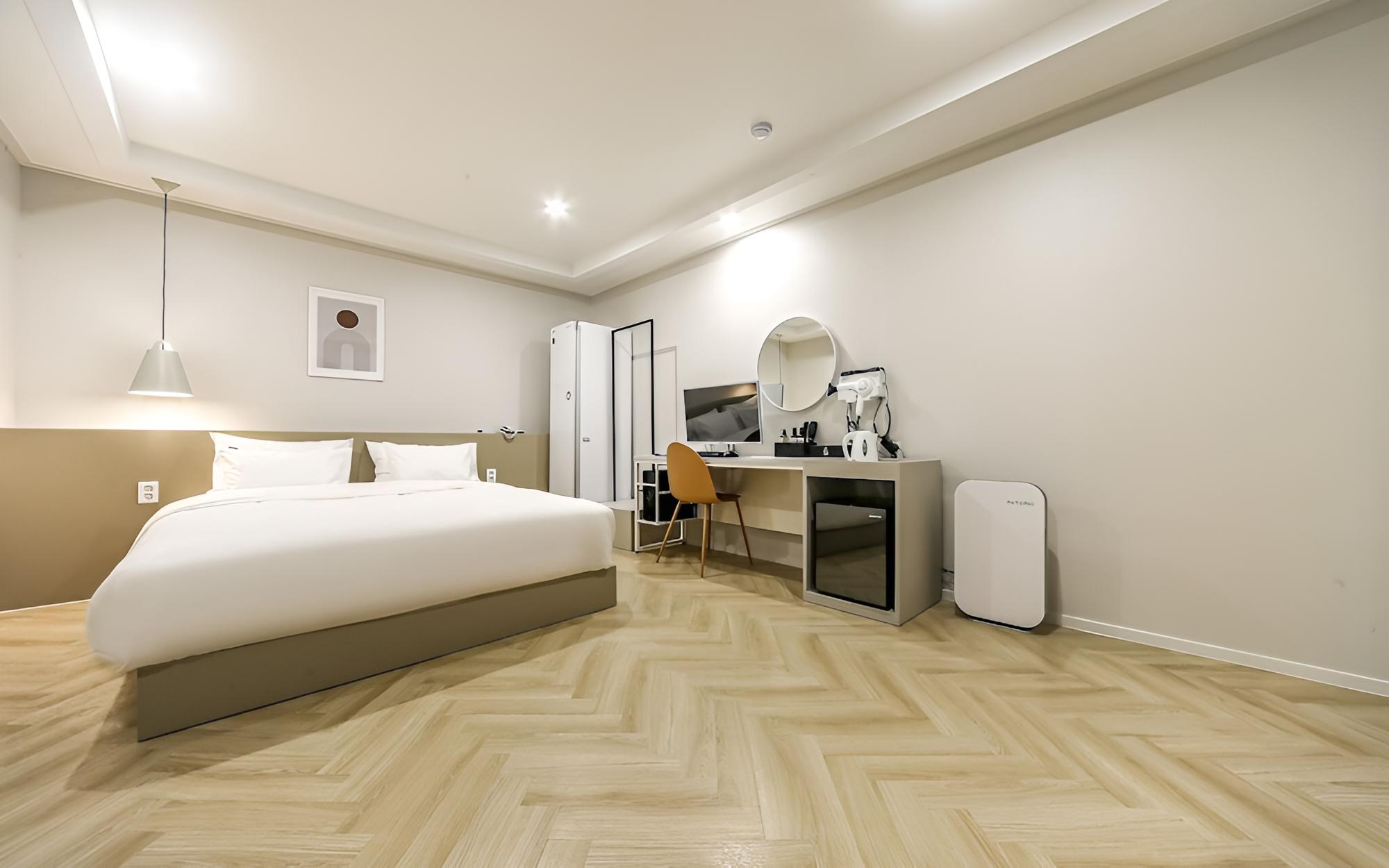 Room (VIP (PC Styler Gear Netflix Available)