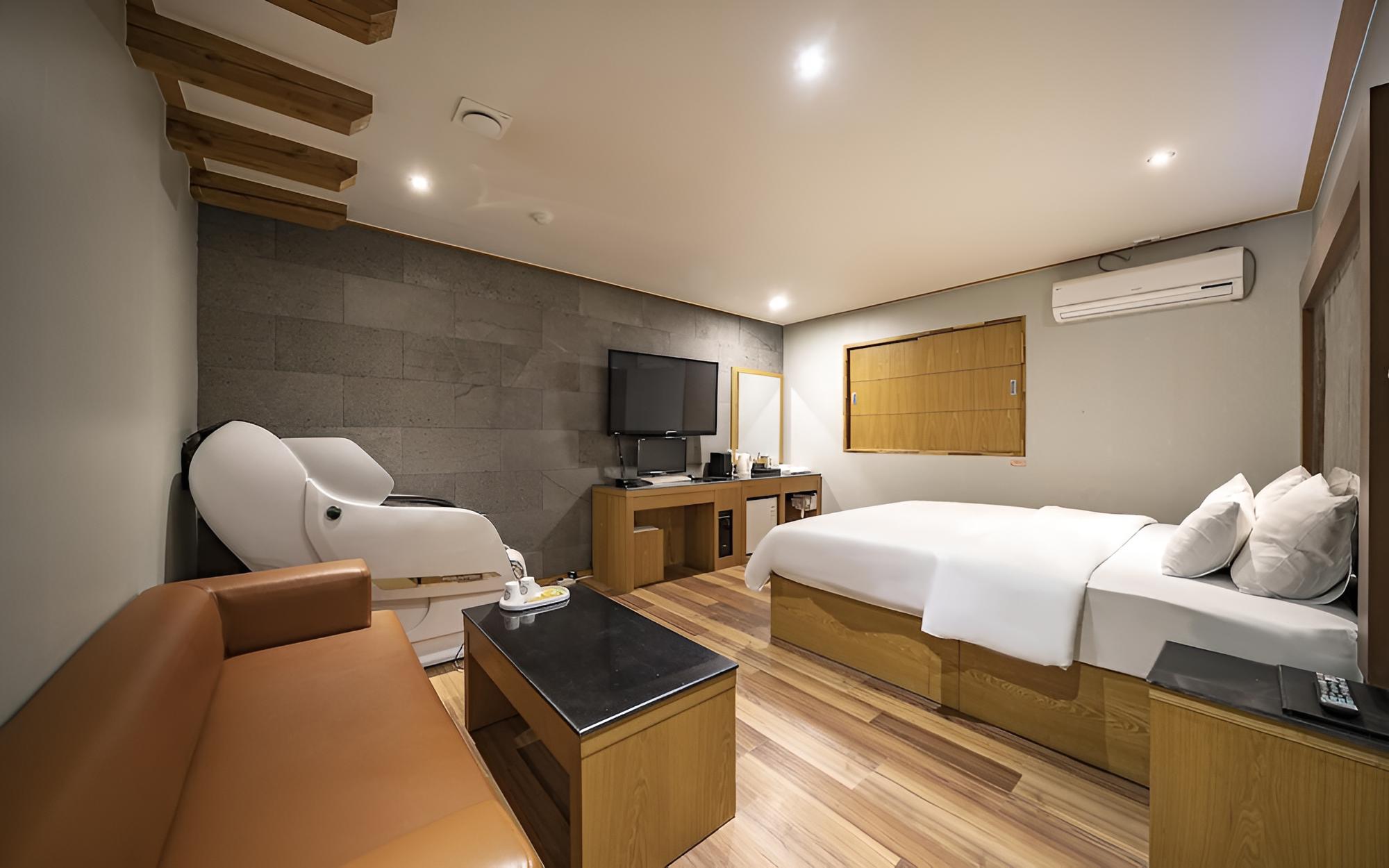 Room (Massage chair (king size bed) (Availa)