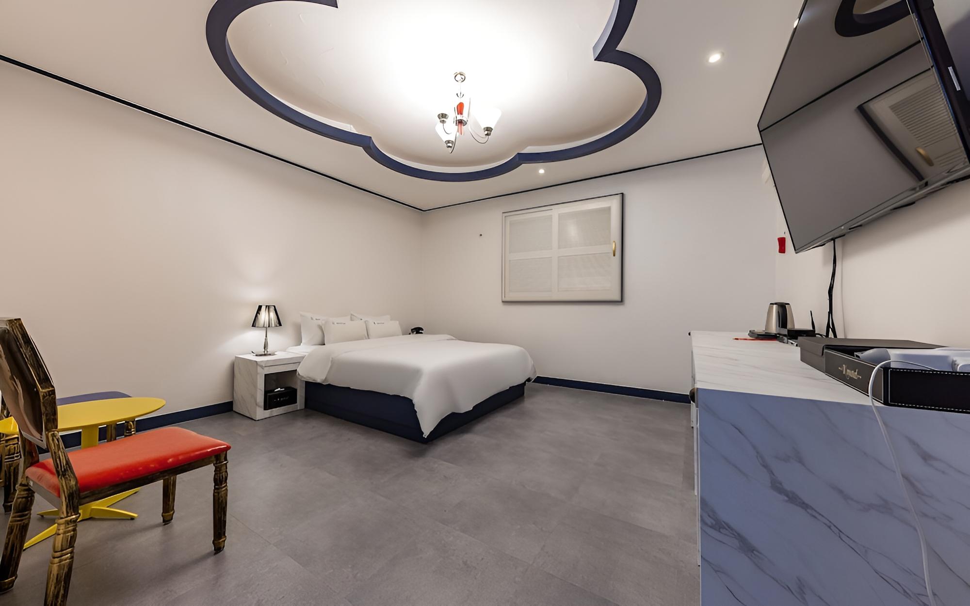 Room (Netflix Room)