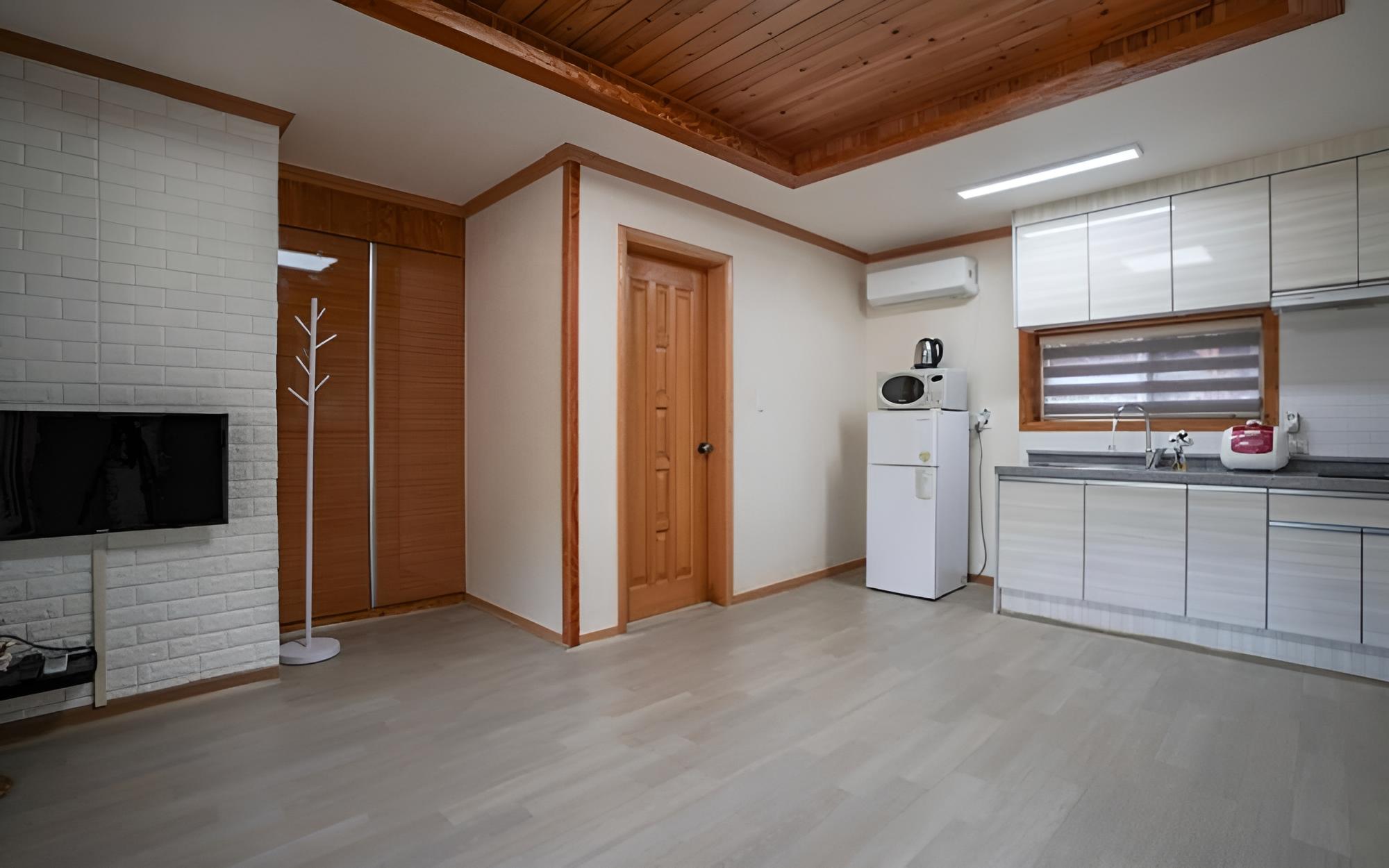 Room (Love Room)