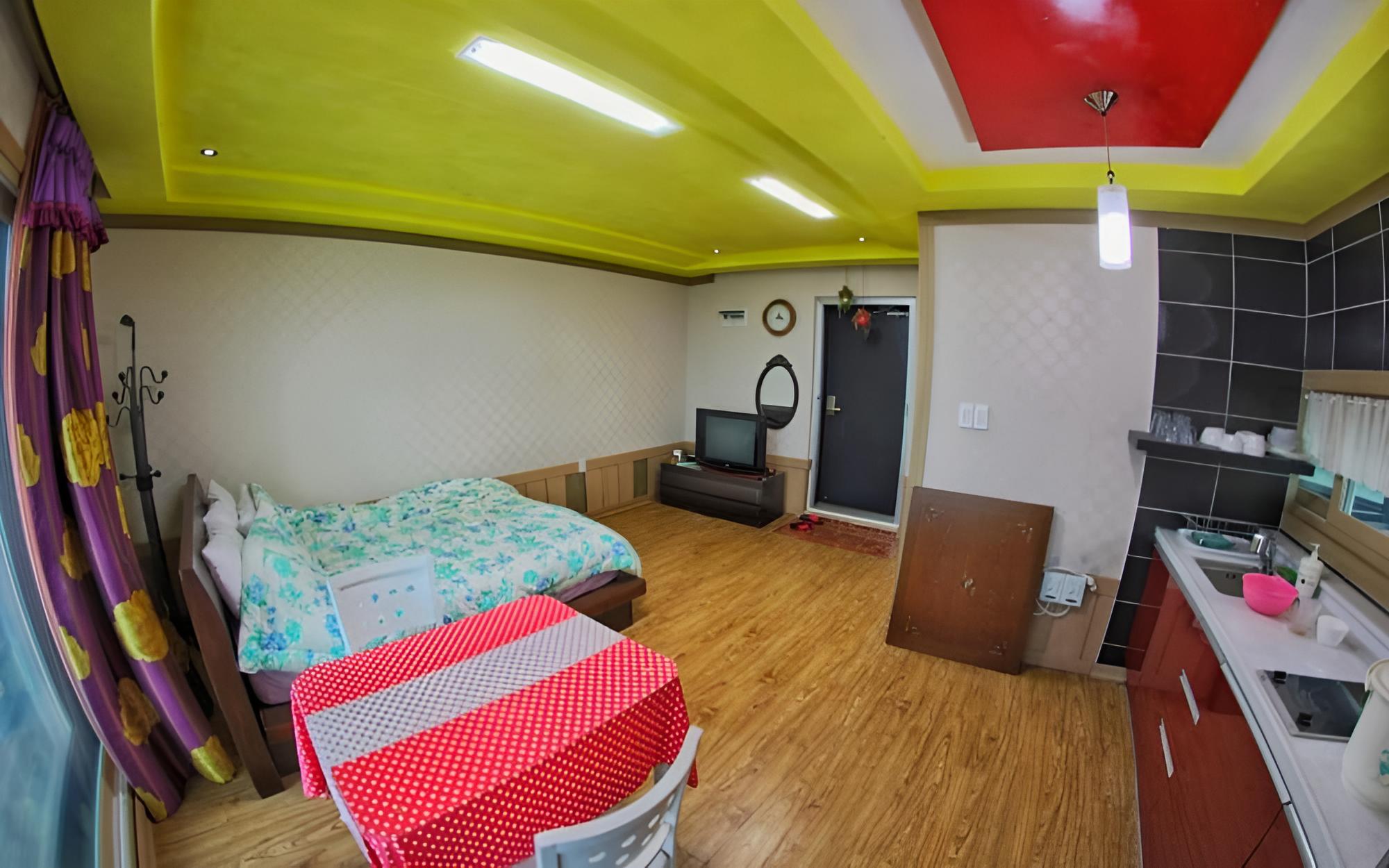 Room (Lovely) - Photo 2