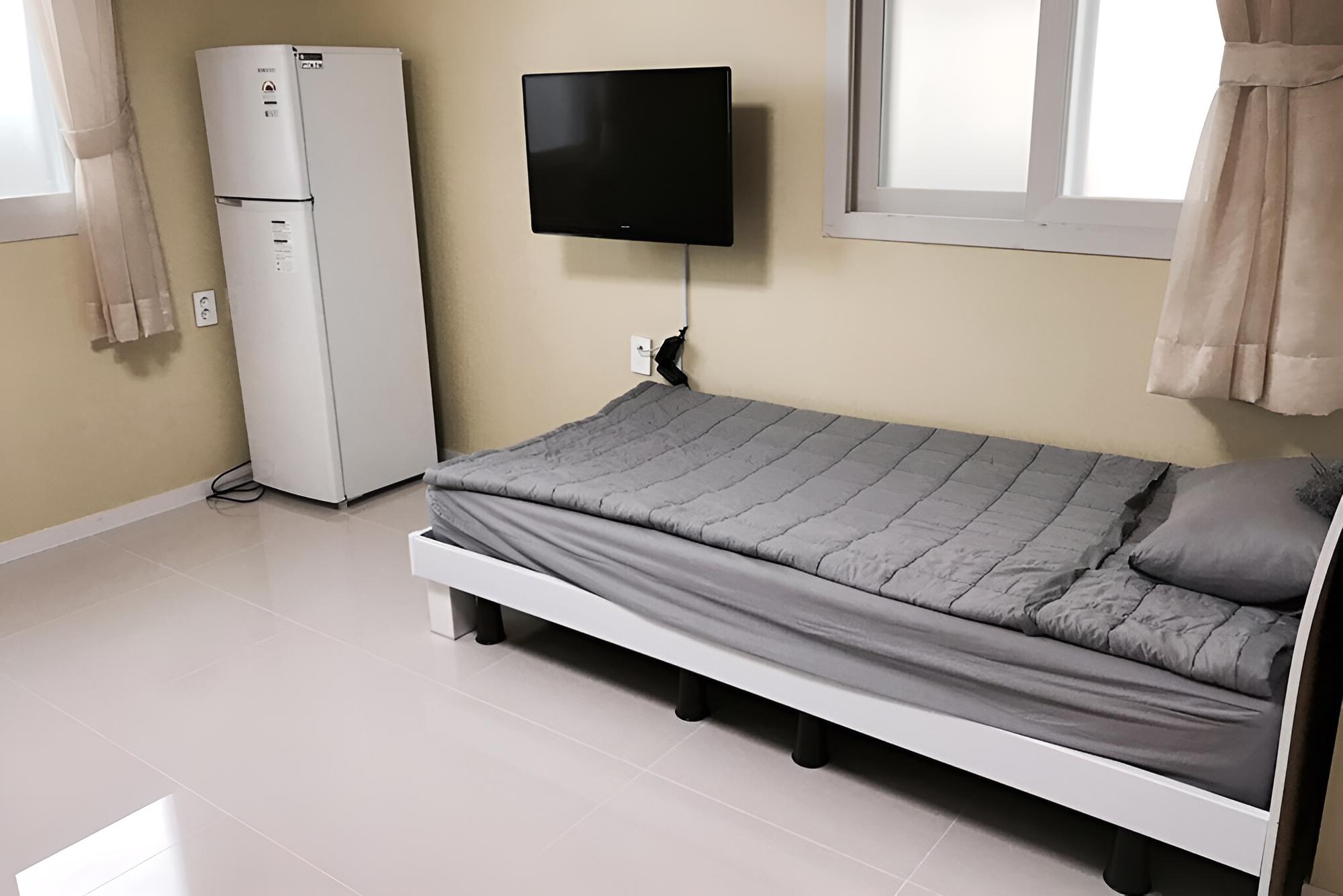 Room (Family Room / Couple Room 1 (Last che)