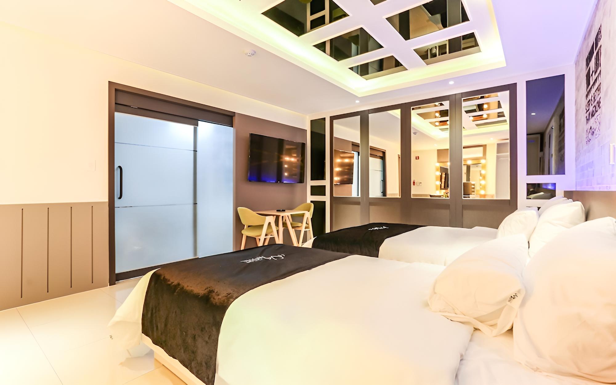Room (Suite) - Photo 4