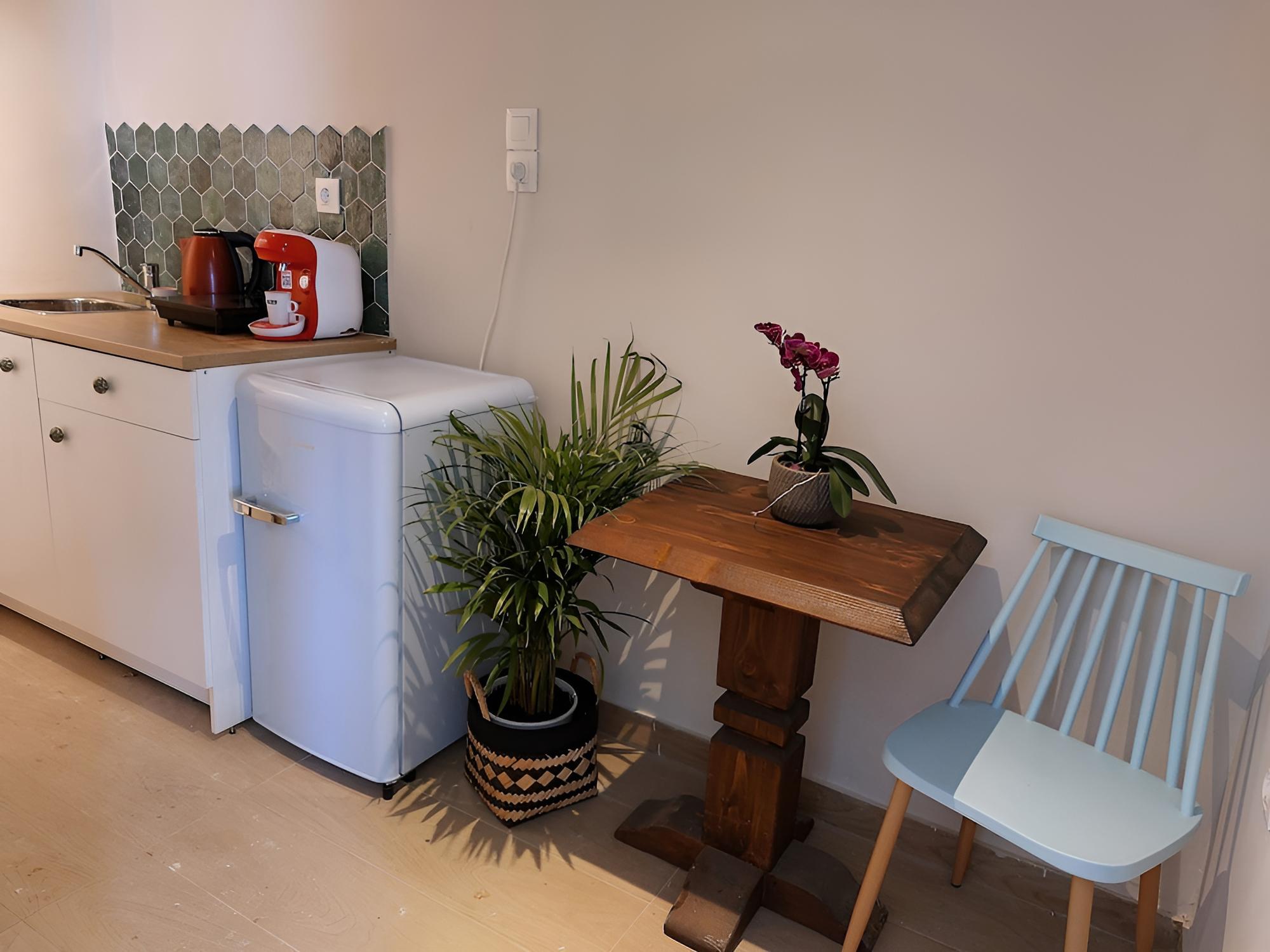 Basic Studio, 1 Queen Bed, Sea View