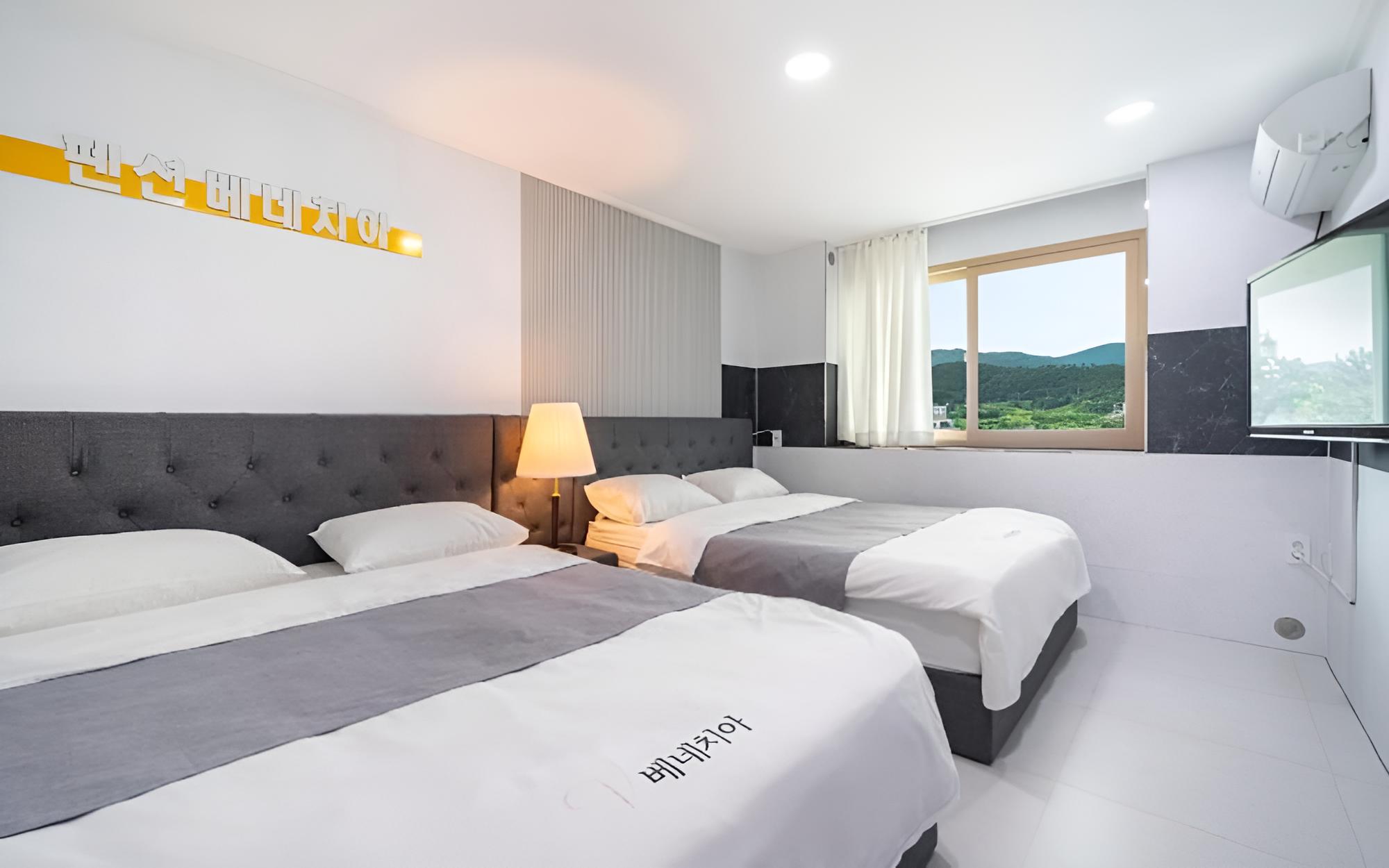 Room (Room 101 (Couple Family Room))