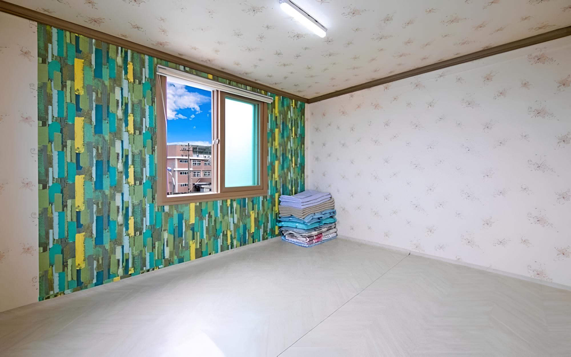 Room (301 (ondol))