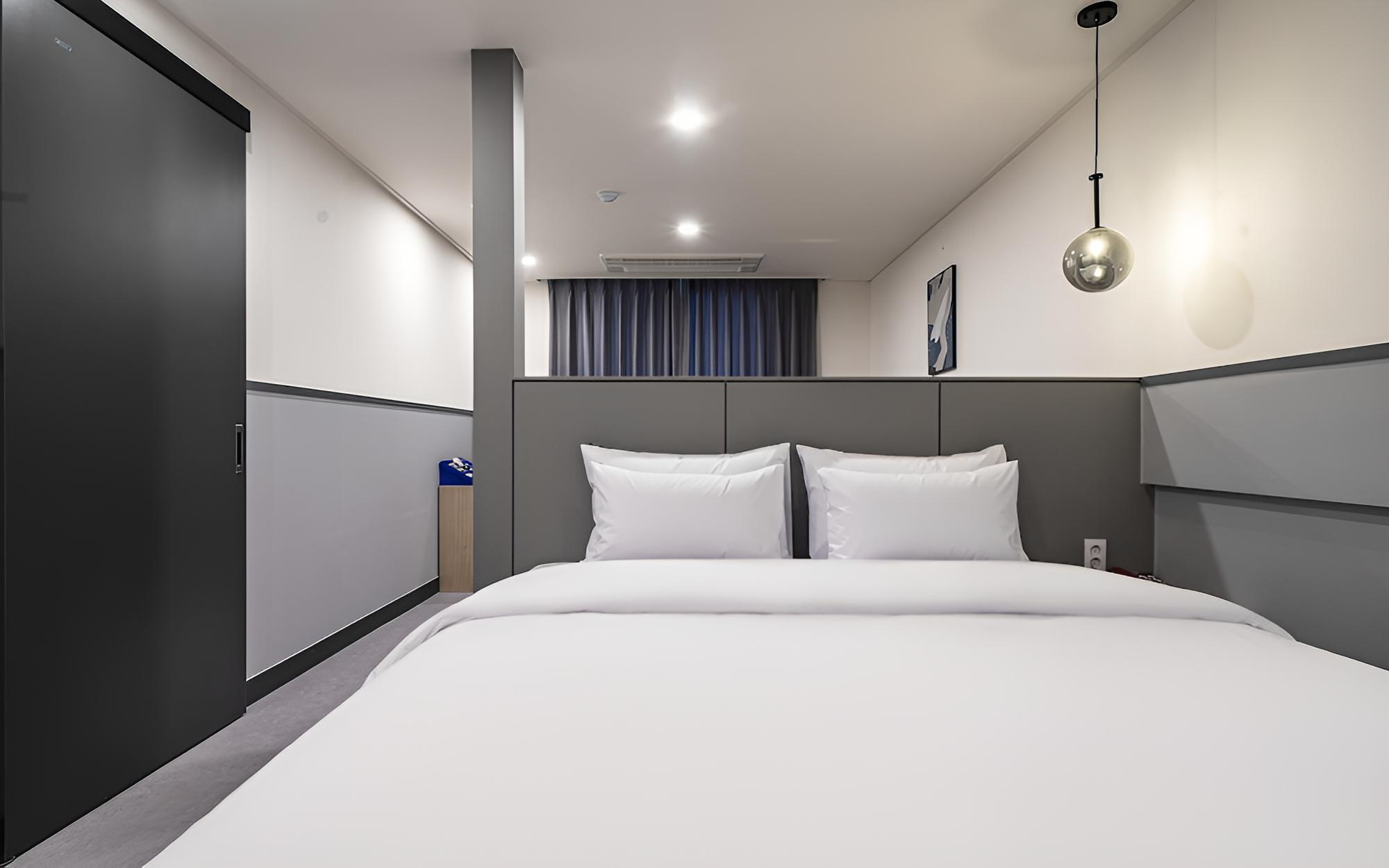 Room (Premium A (family bath/private living) photo 2