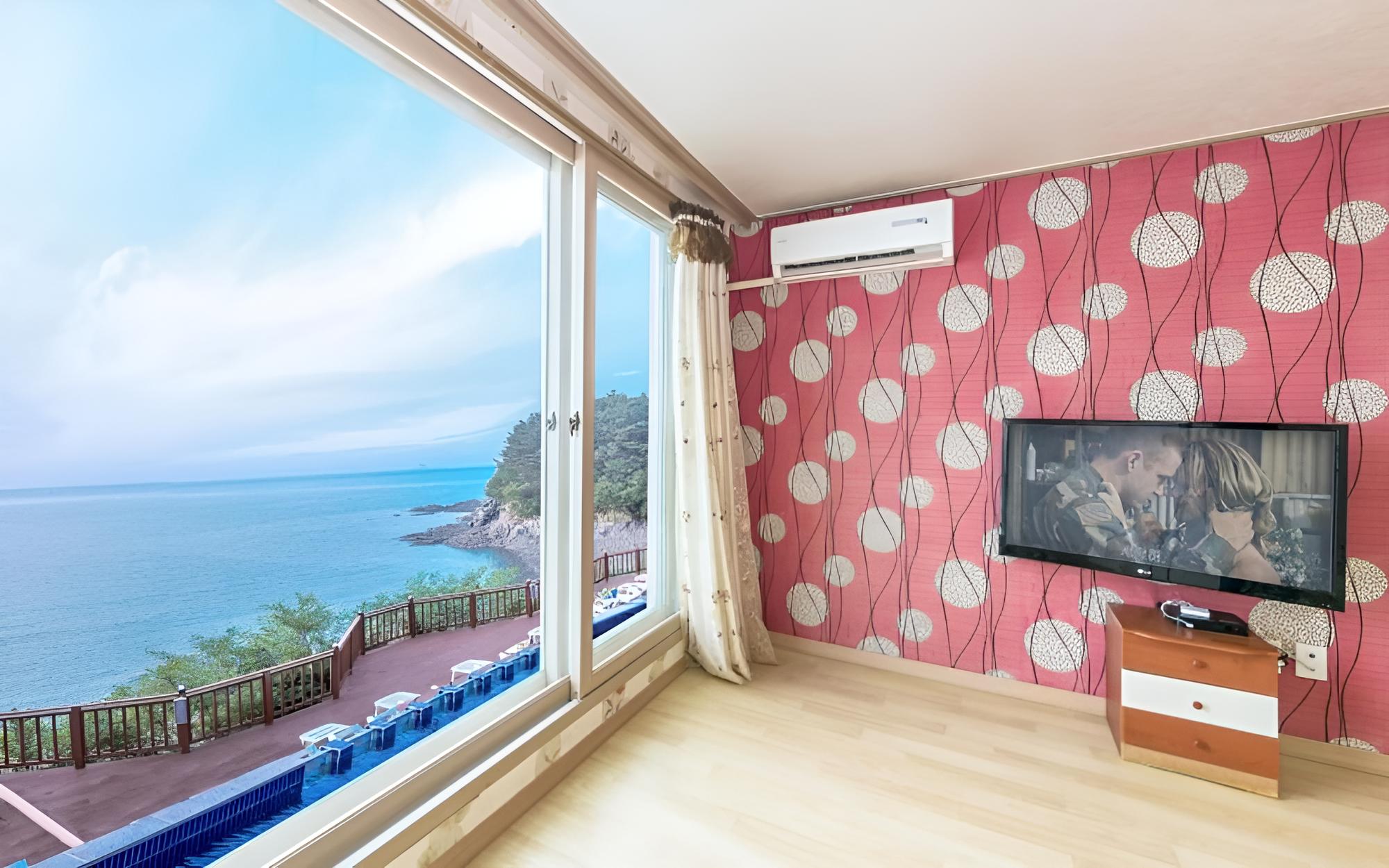 Room (Sea Family (Ondol/301))