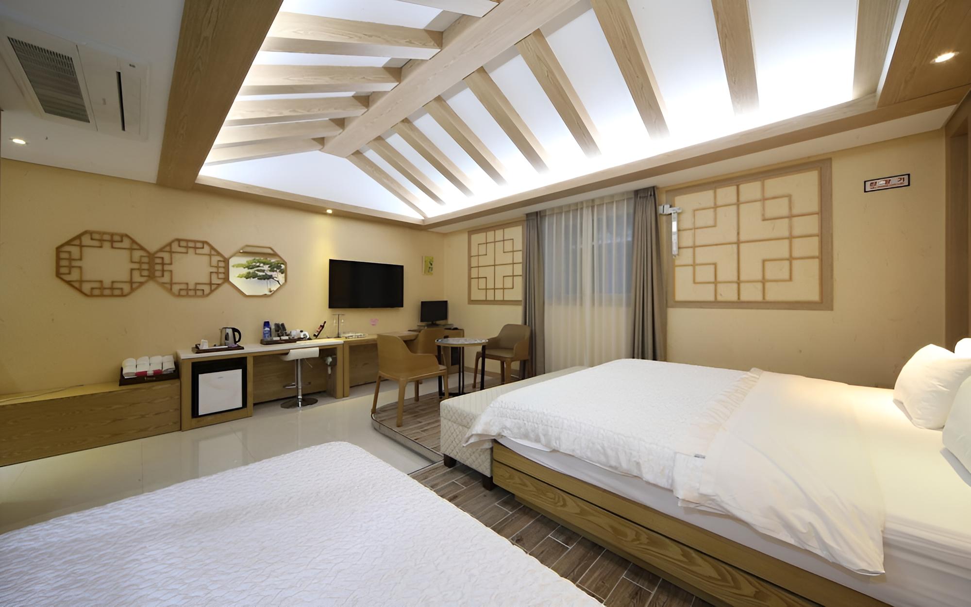 Room (Twin (with whirlpool bathtub))