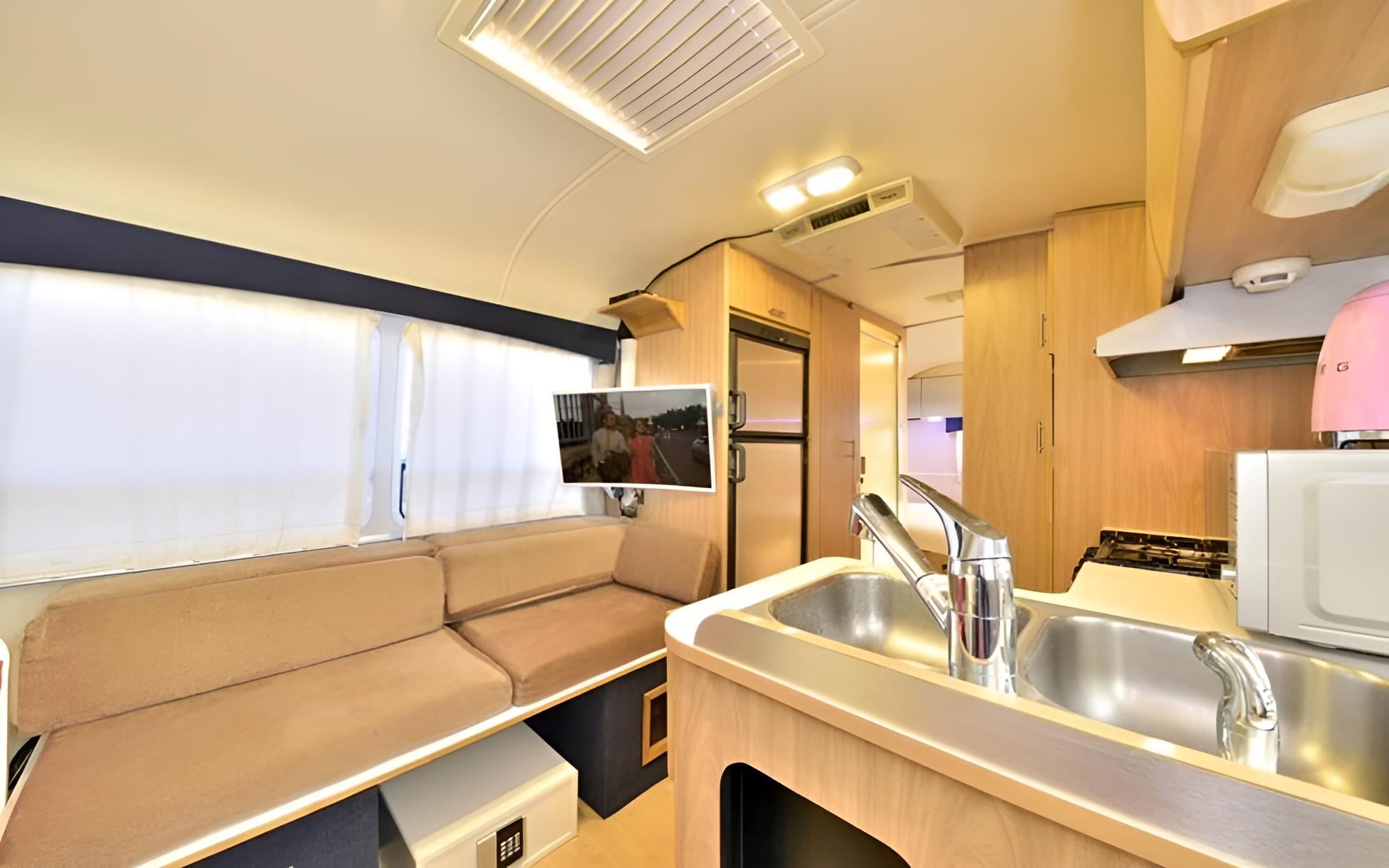 Room (Caravan a102)