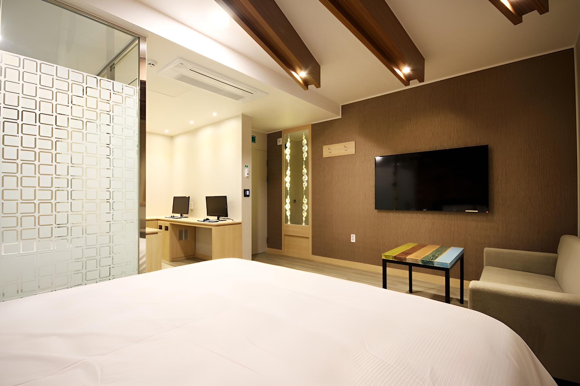 Room (Deluxe (Netflix viewing 2 PCs + spa/w)