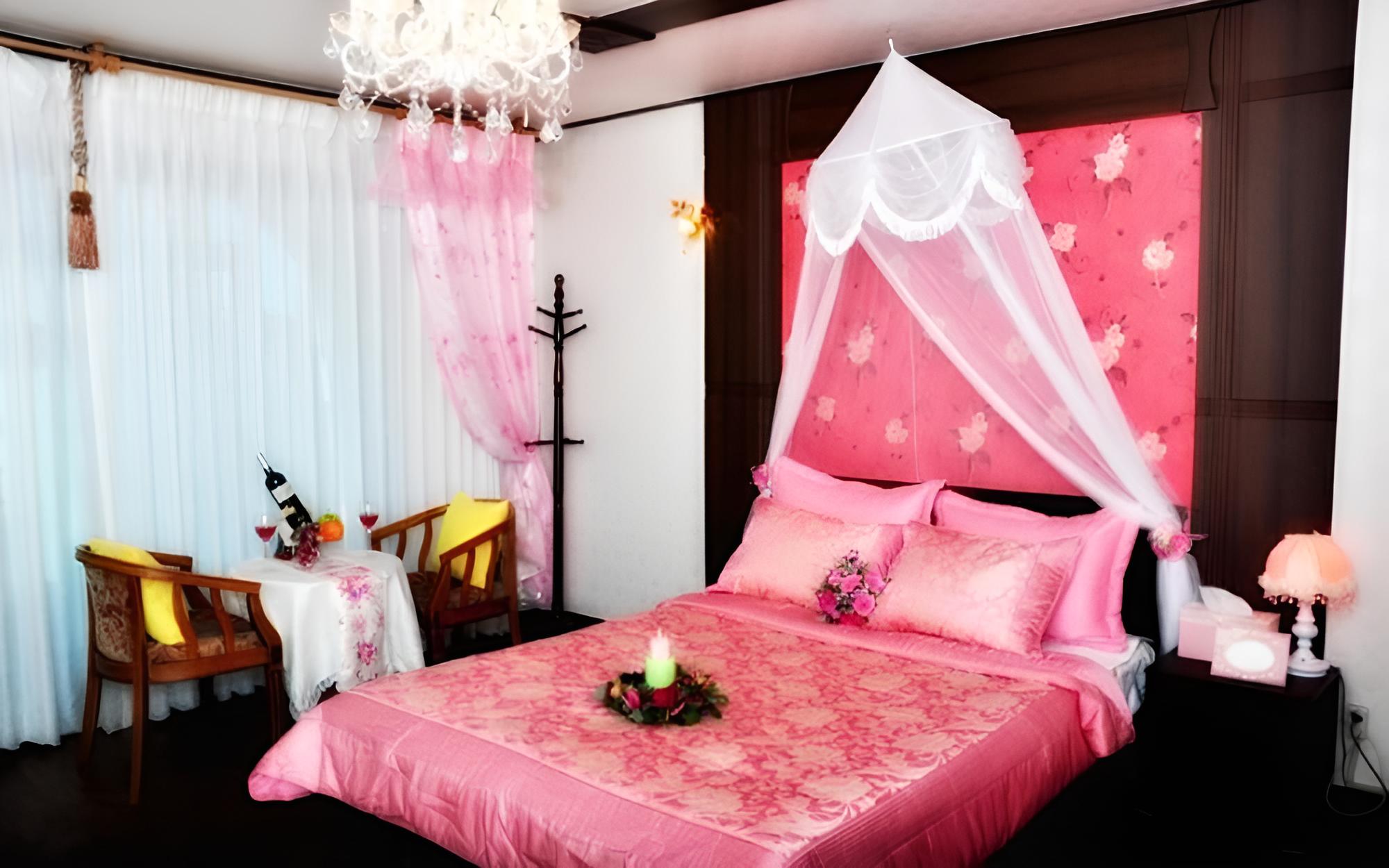 Room (Honeymoon Room 4)