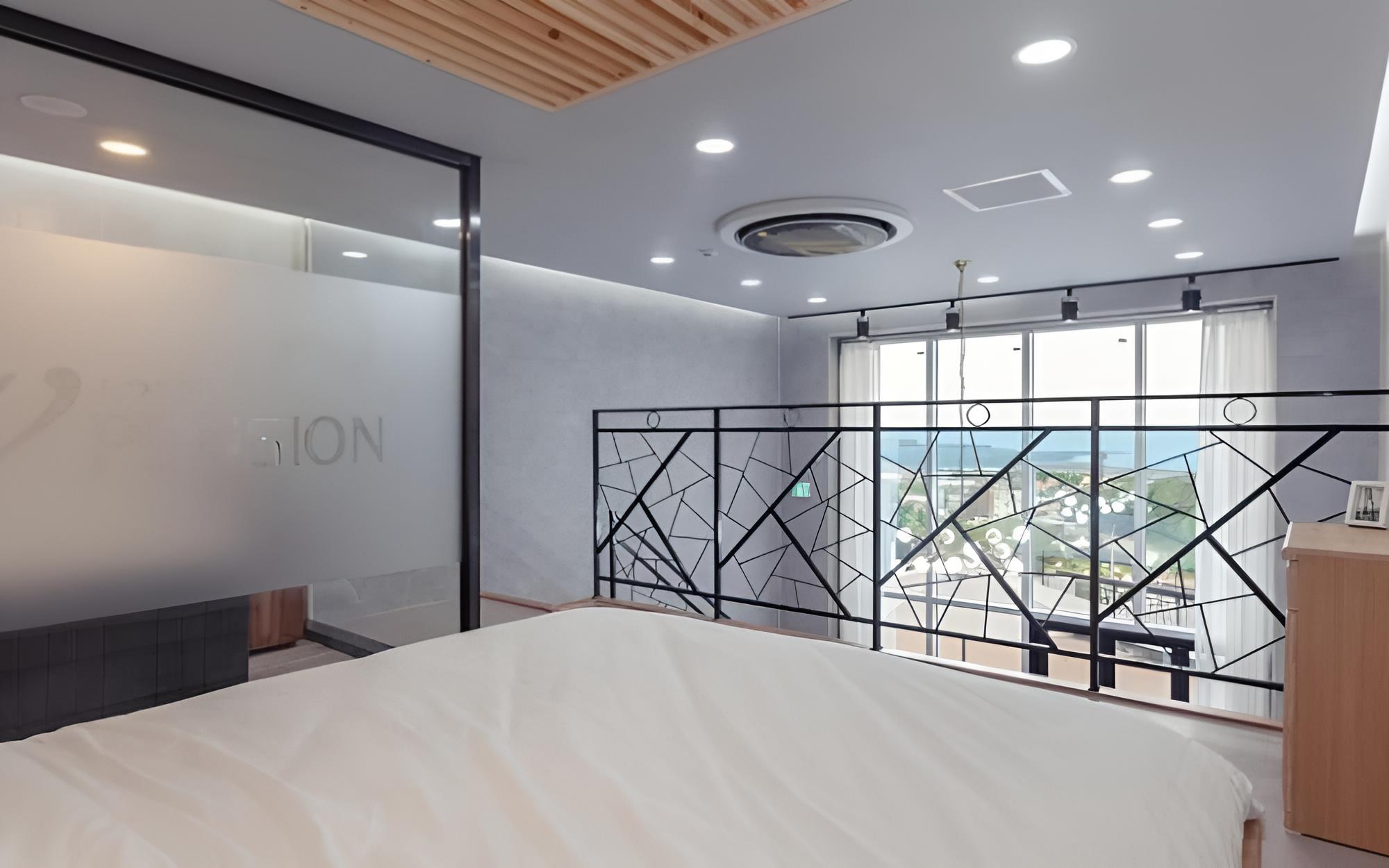 Room (Room 103 (Whirlpool Spa Duplex))