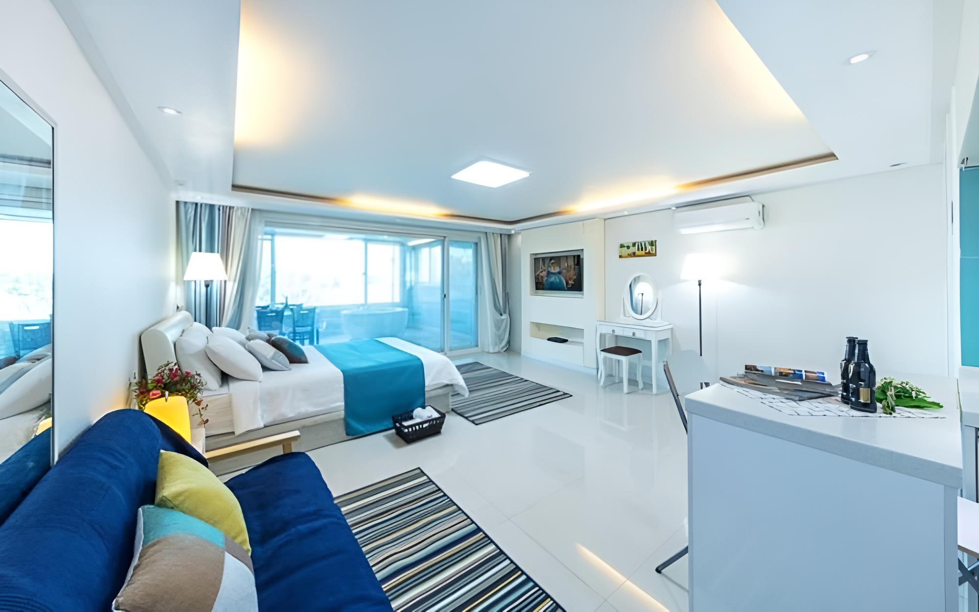 Room (101 Crystal (Spa individual indoor ba)