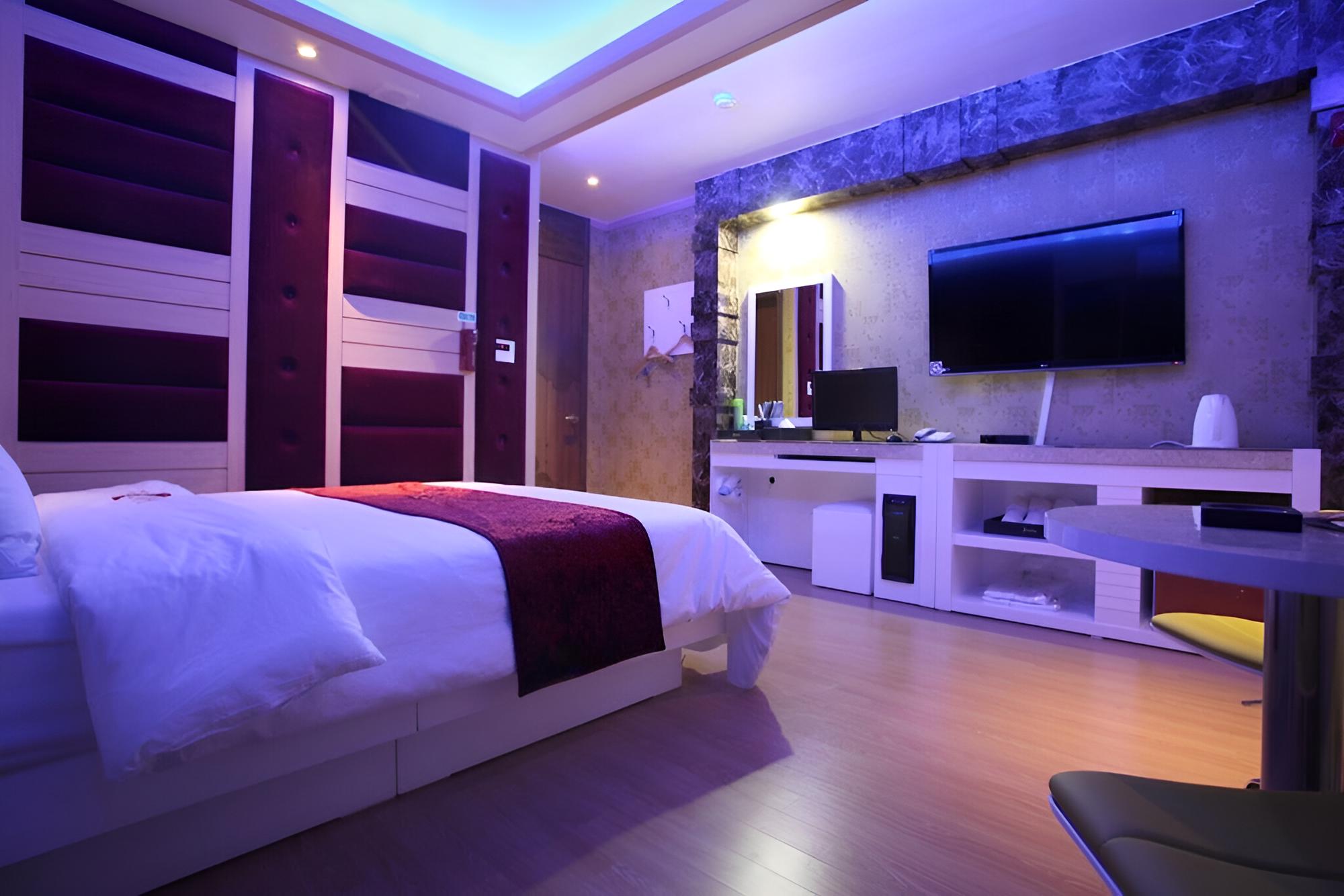 Room (Standard Room) - Photo 27