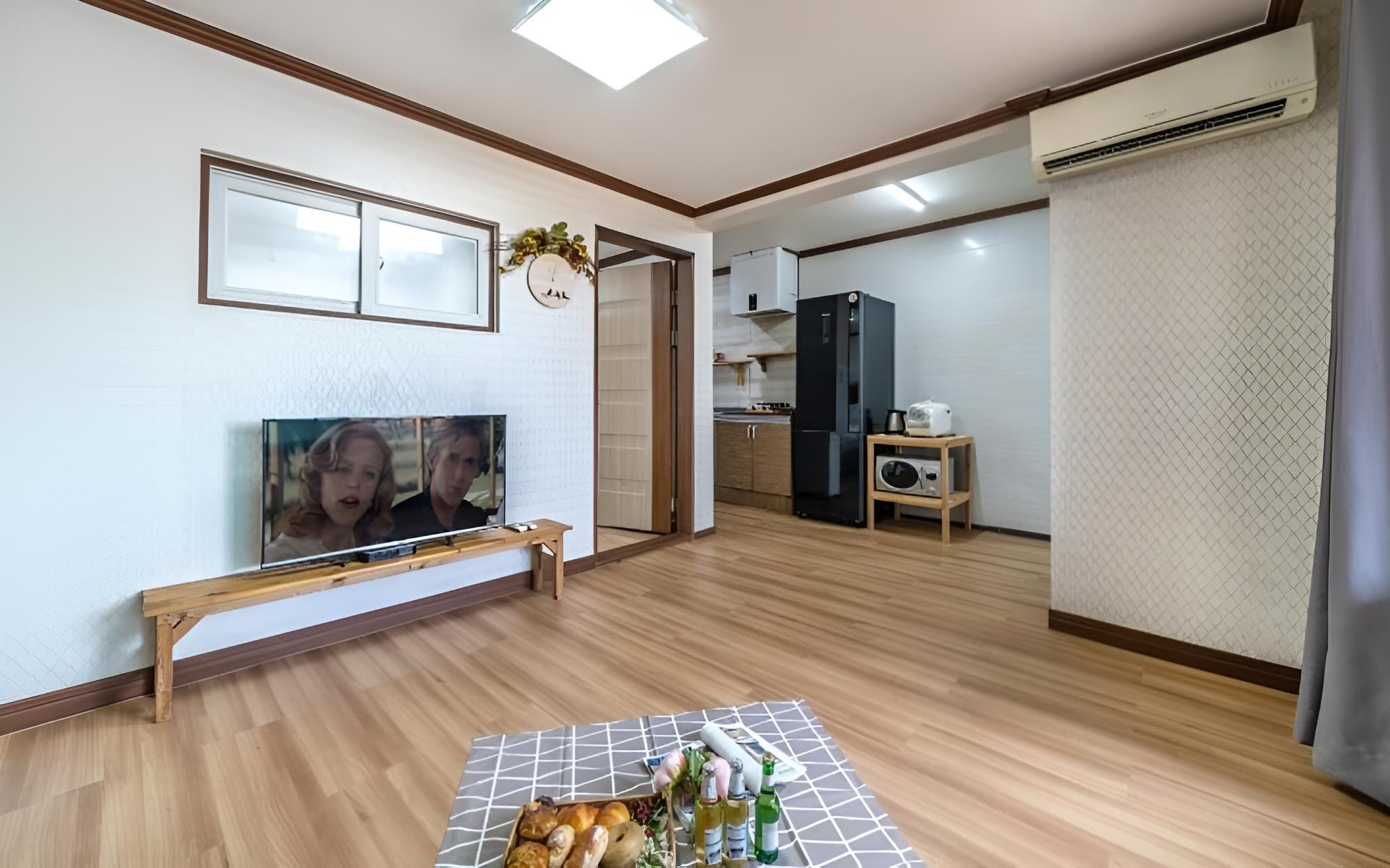Room (Room 102 (individual terrace))