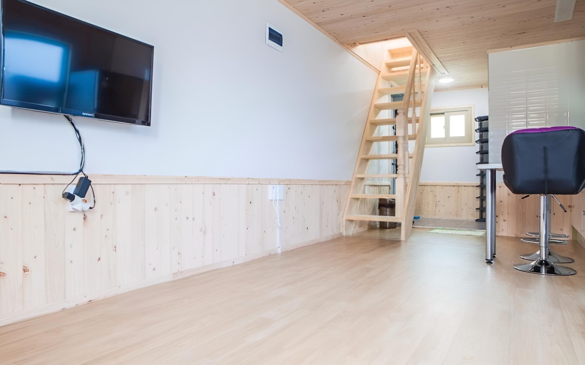 Room (Duplex (large room)) photo 2
