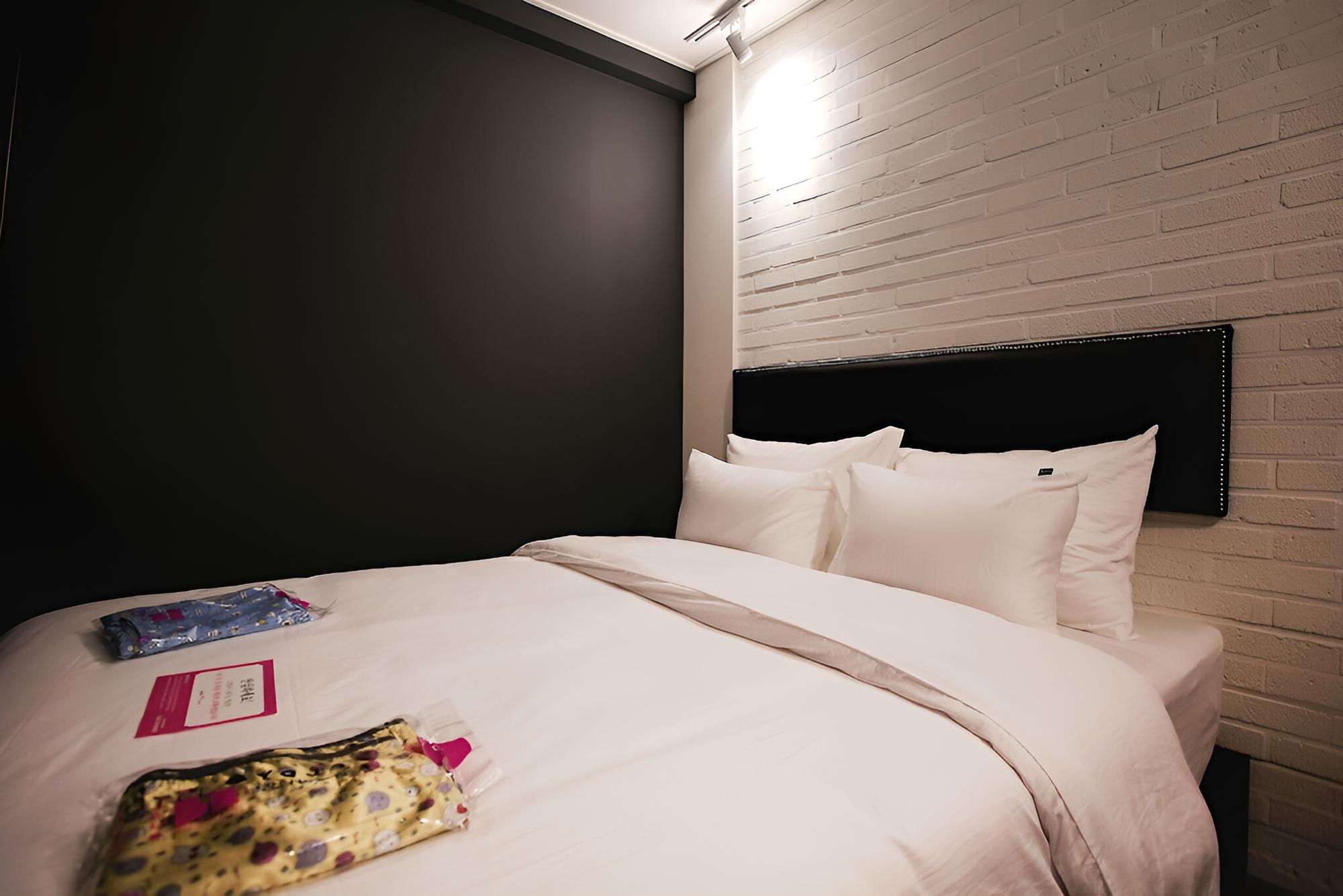 Room (Mini)