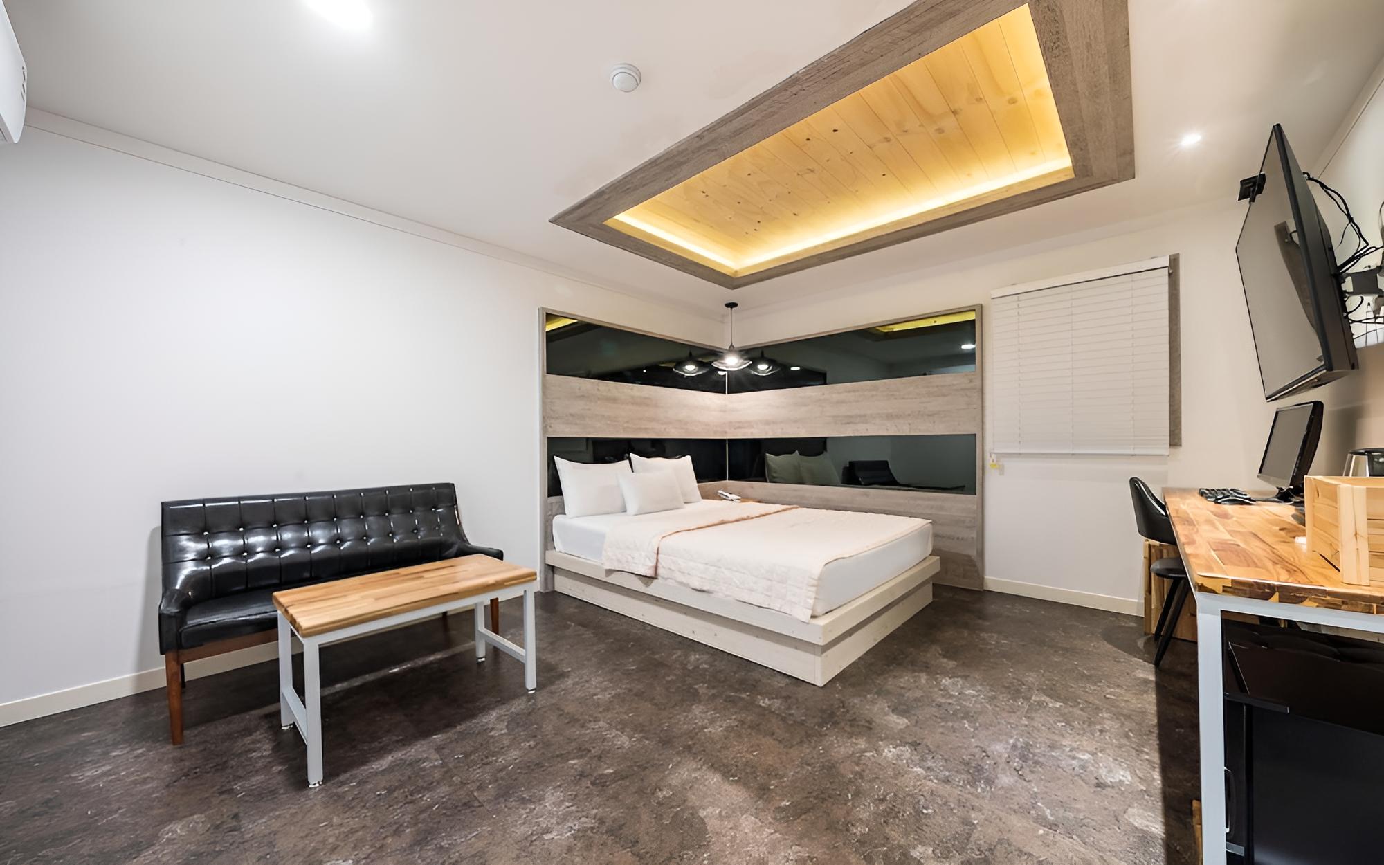 Room (Deluxe (with Spa Tub))