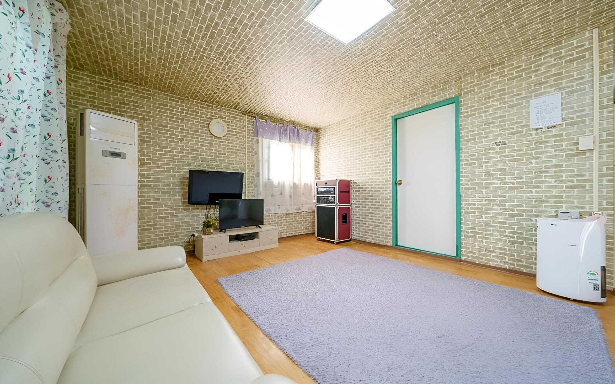 Room (Outbuildings)