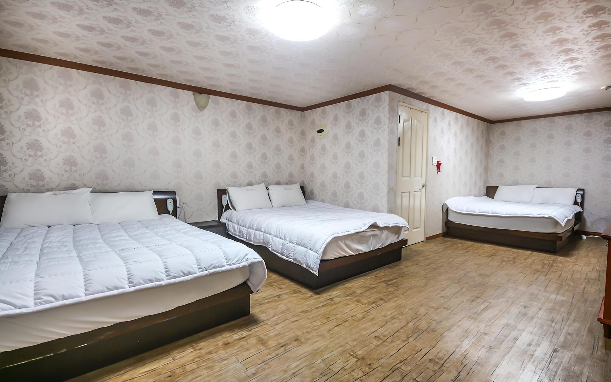Room (GeustRoom)