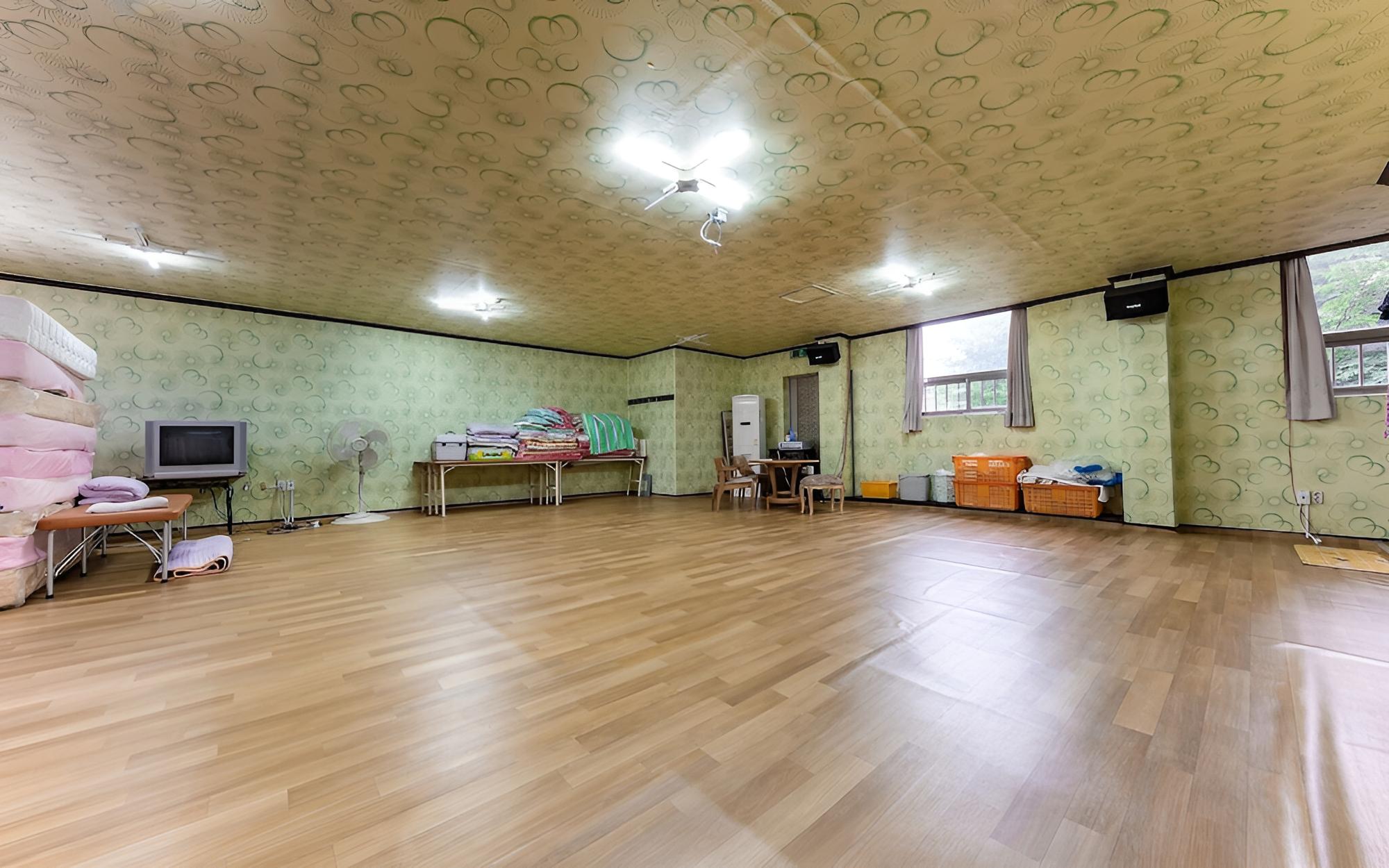 Room (Group Room)