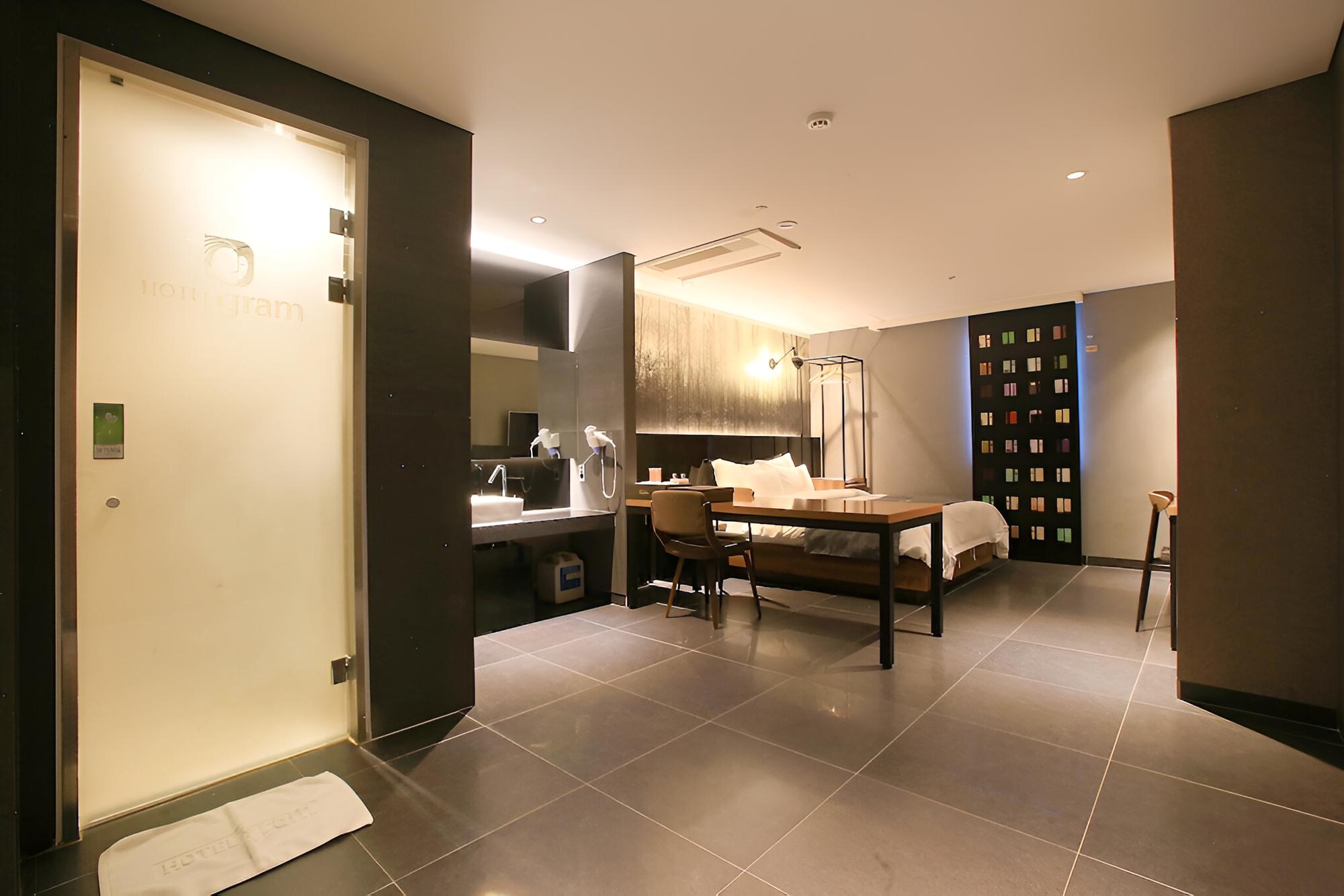 Room (Standard Room) - Photo 36