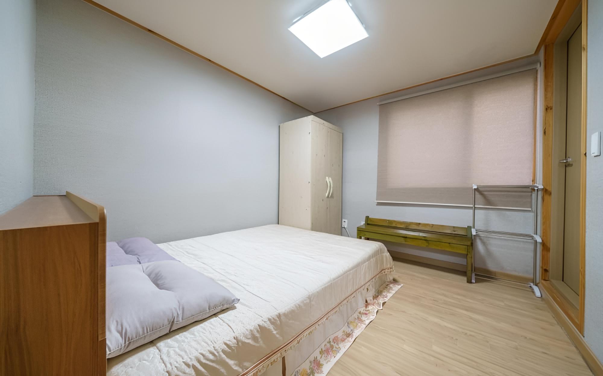 Room (Herb)