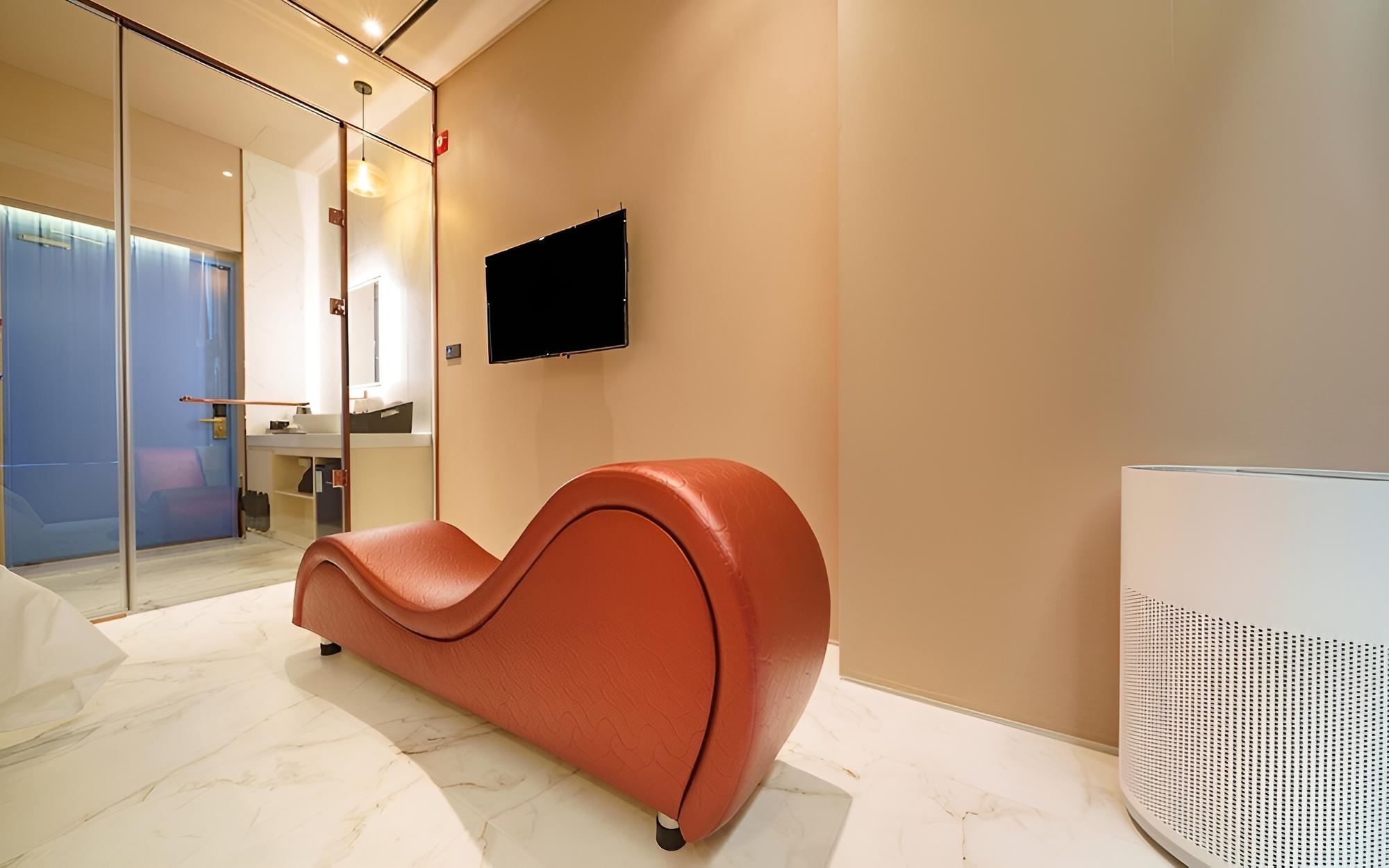 Room (Rose Gold View)