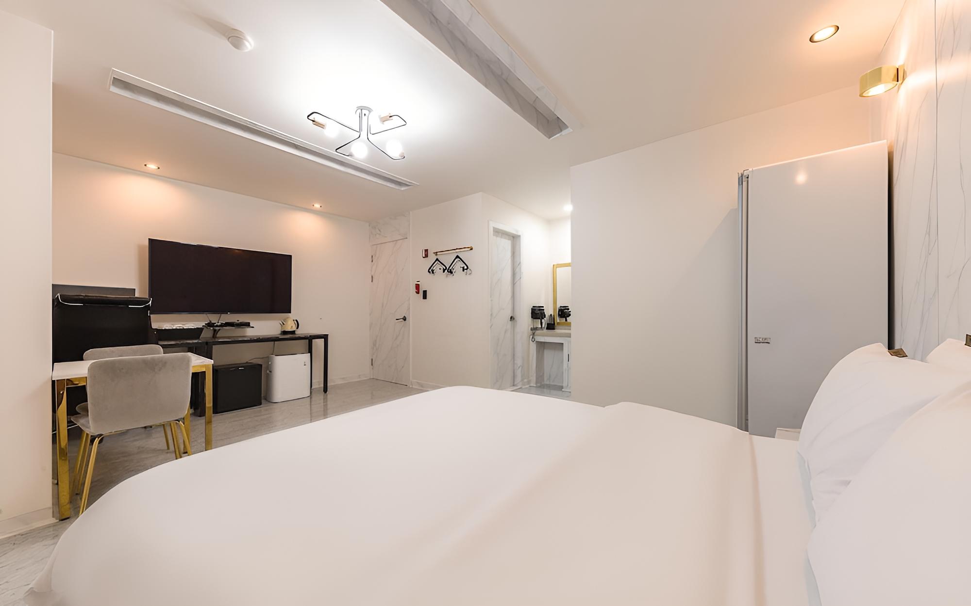 Room (Business Deluxe (LG Styler/Korean Bre) - Photo 4