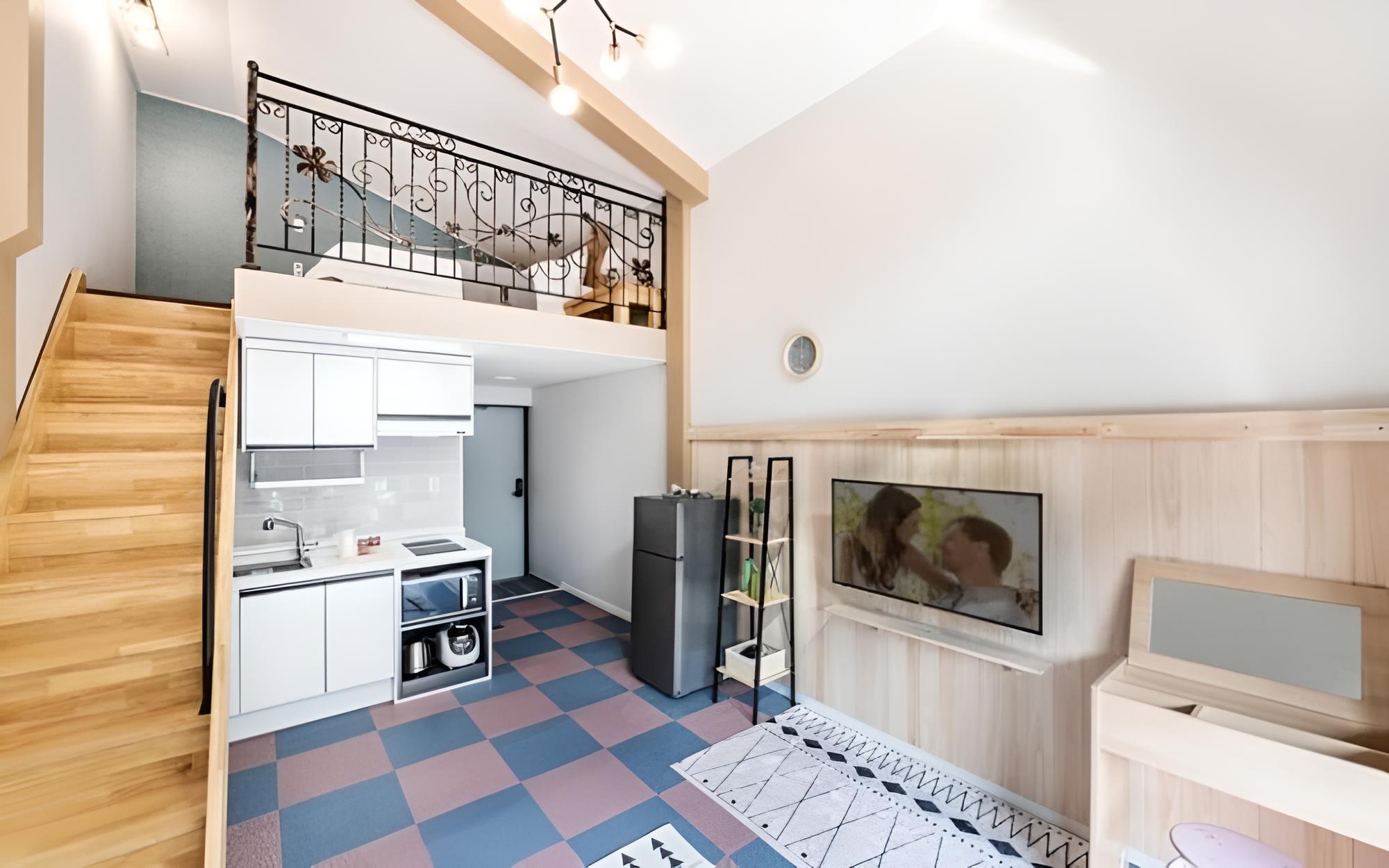 Room (203 Healing (Duplex))