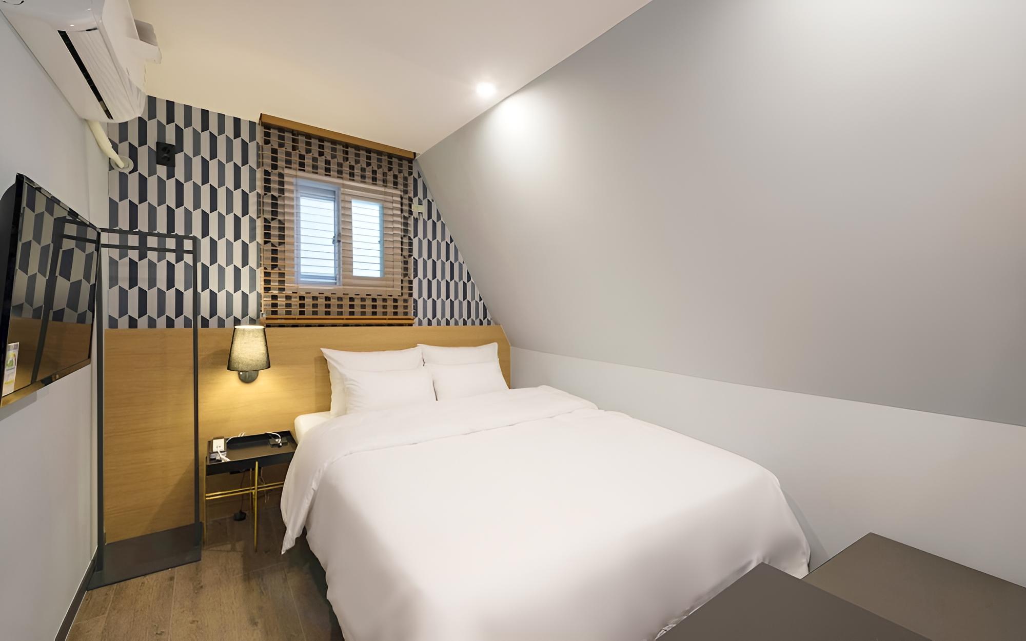 Room (Small but cozy mini room 1 person onl)