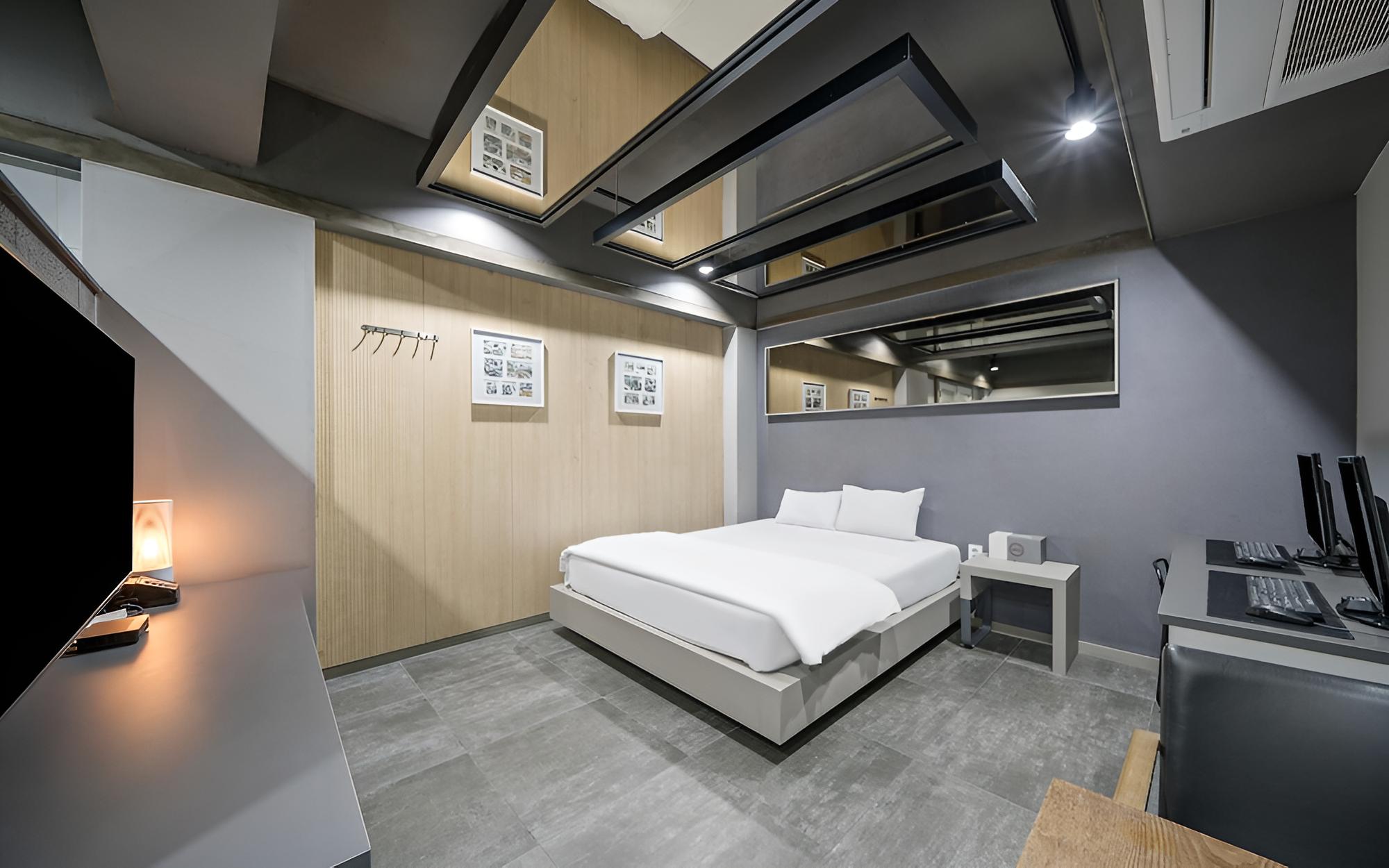 Room (Suite (swimming pool/mirror room/60-i)