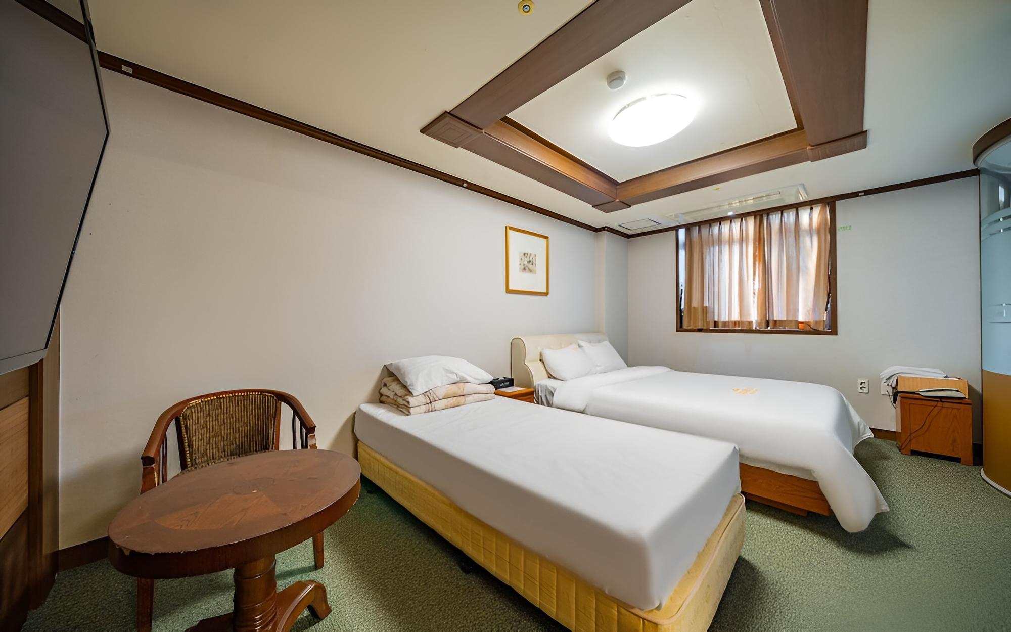 Room (Family Bath-Spa Triple Room)