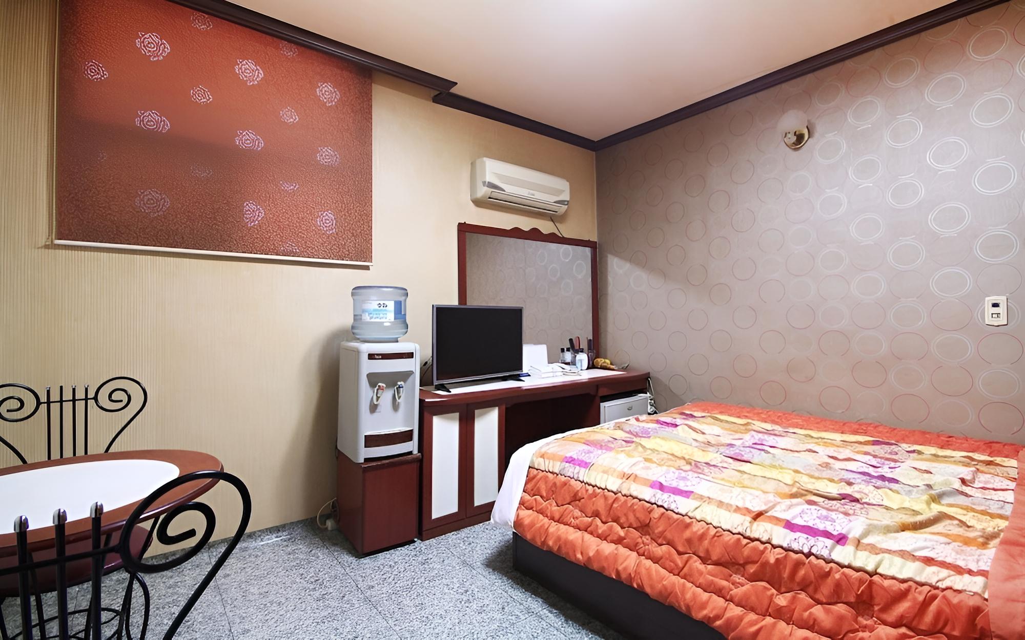 Room (Semi-Special Room)