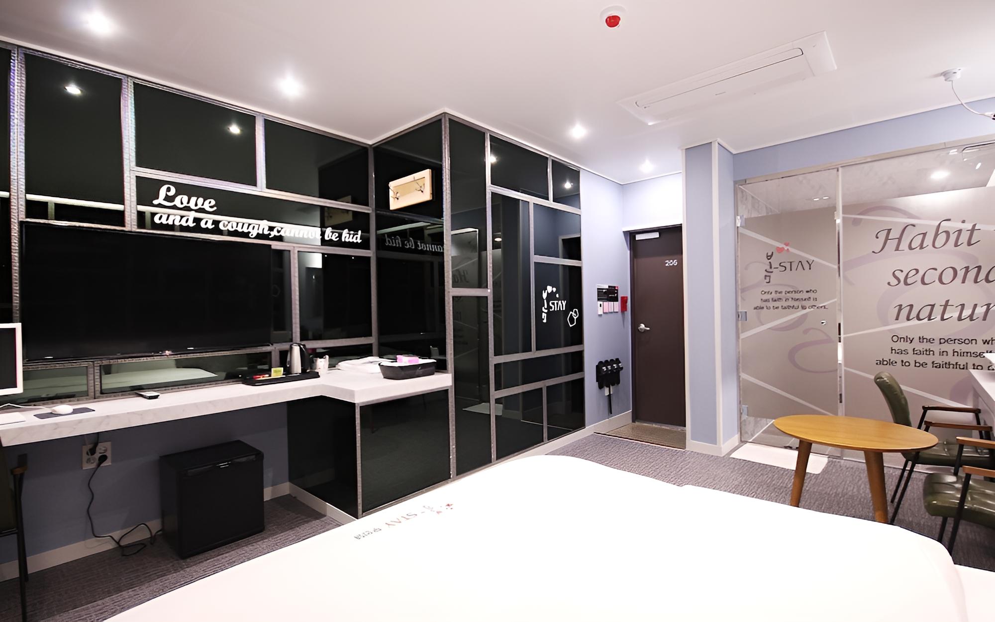 Room (Standard (1 vehicle per room)) - Photo 2