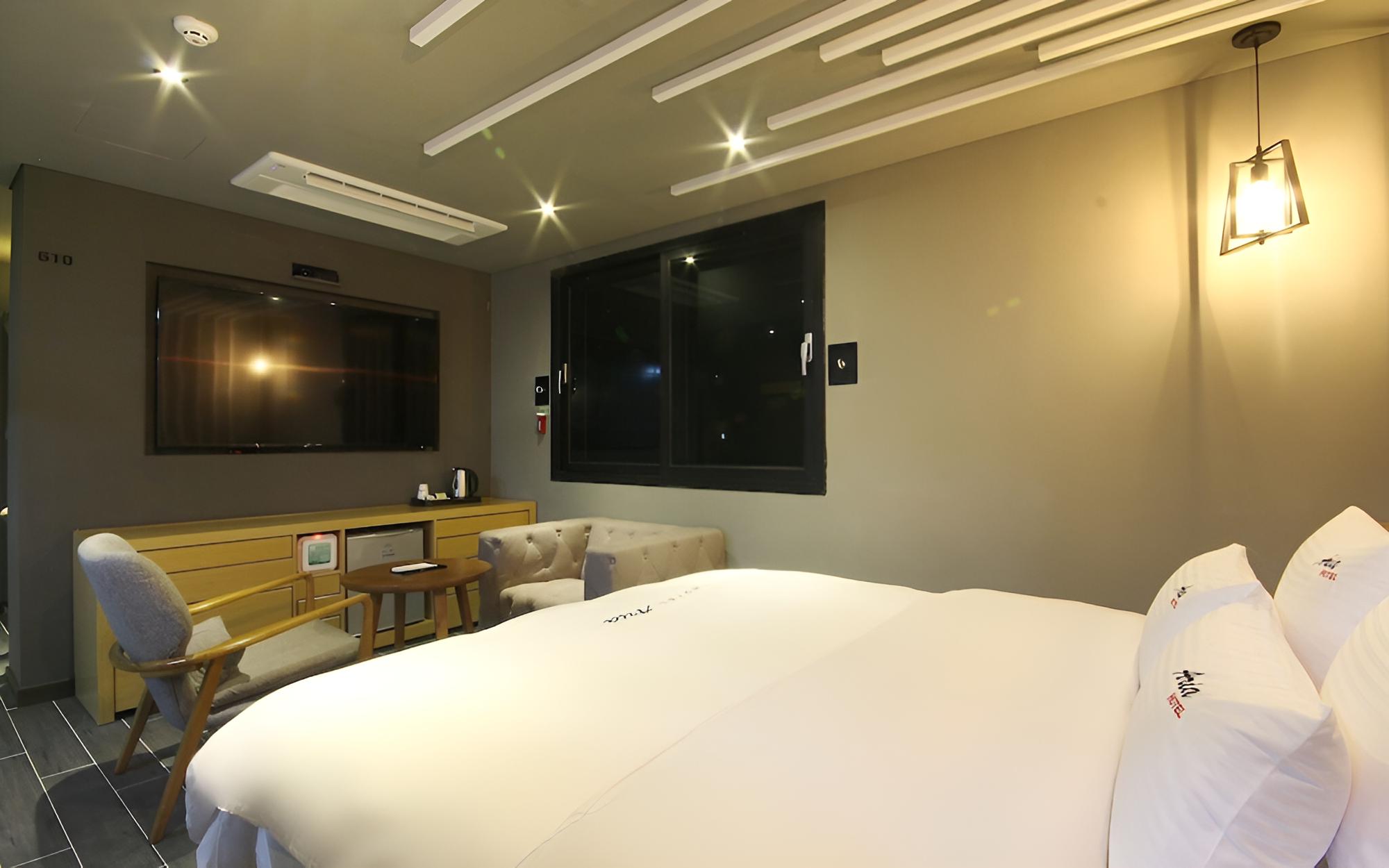 Room (Premium (65" Smart TV + Styler Equipp)
