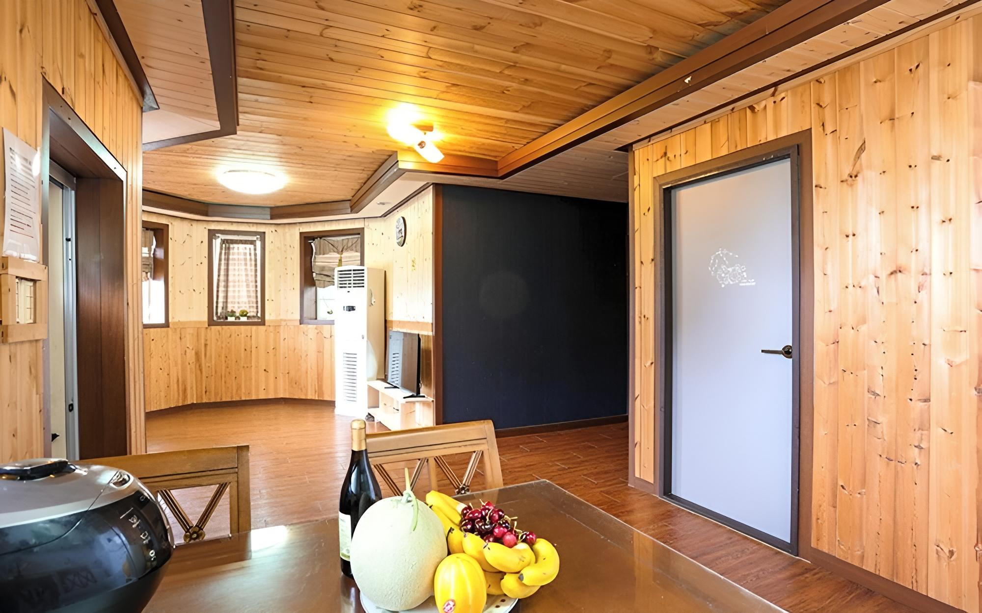 Room (Aquarius)