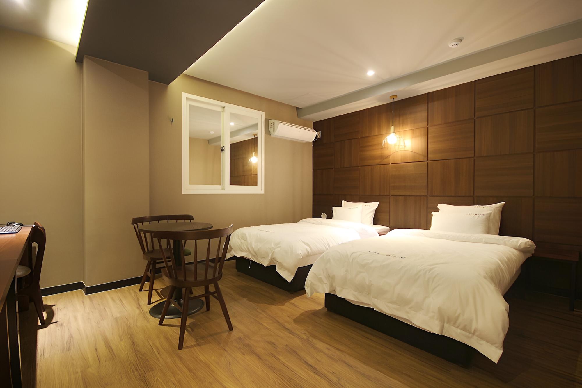 Room (Standard room)
