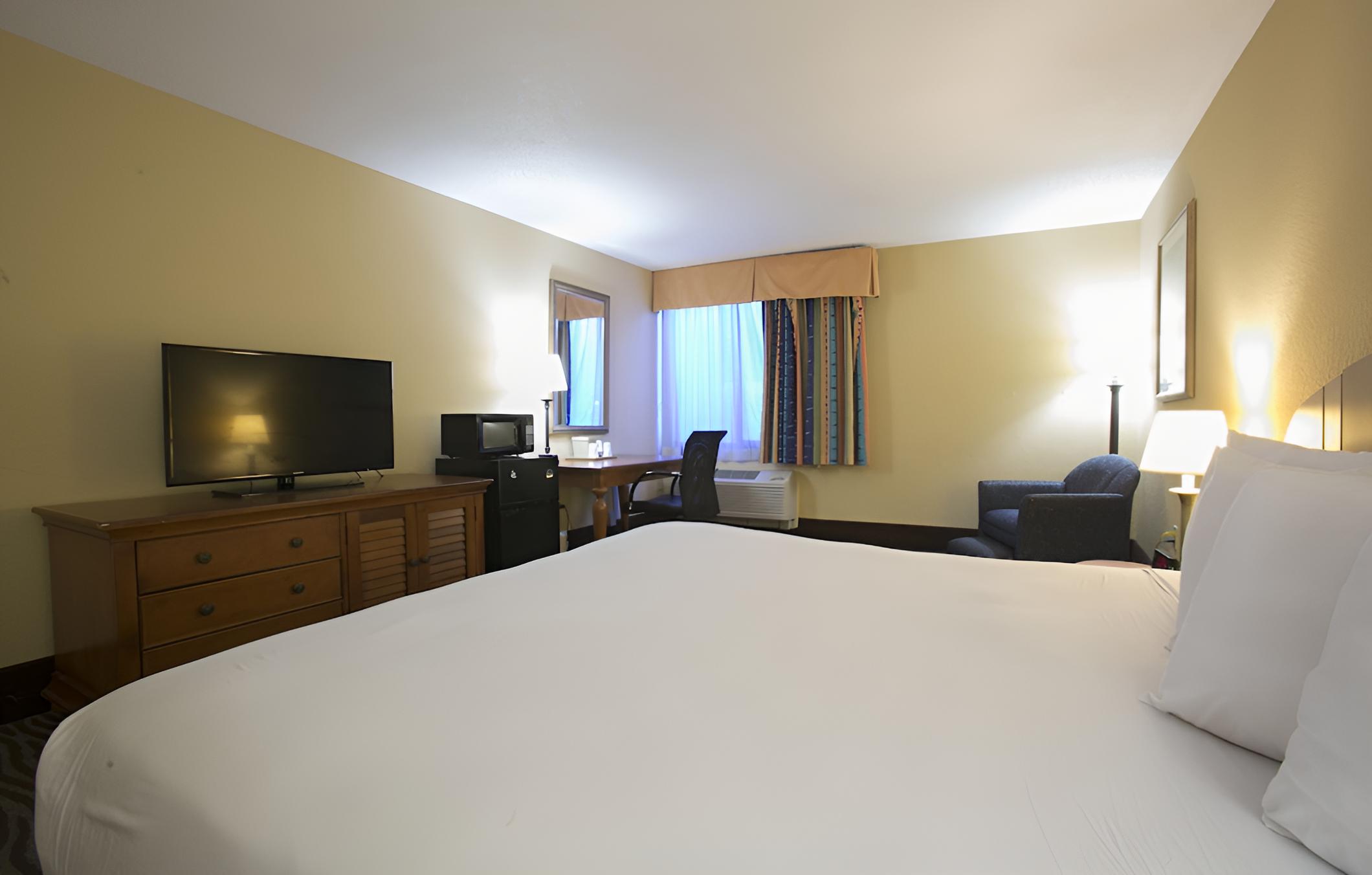Standard Room, 1 King Bed