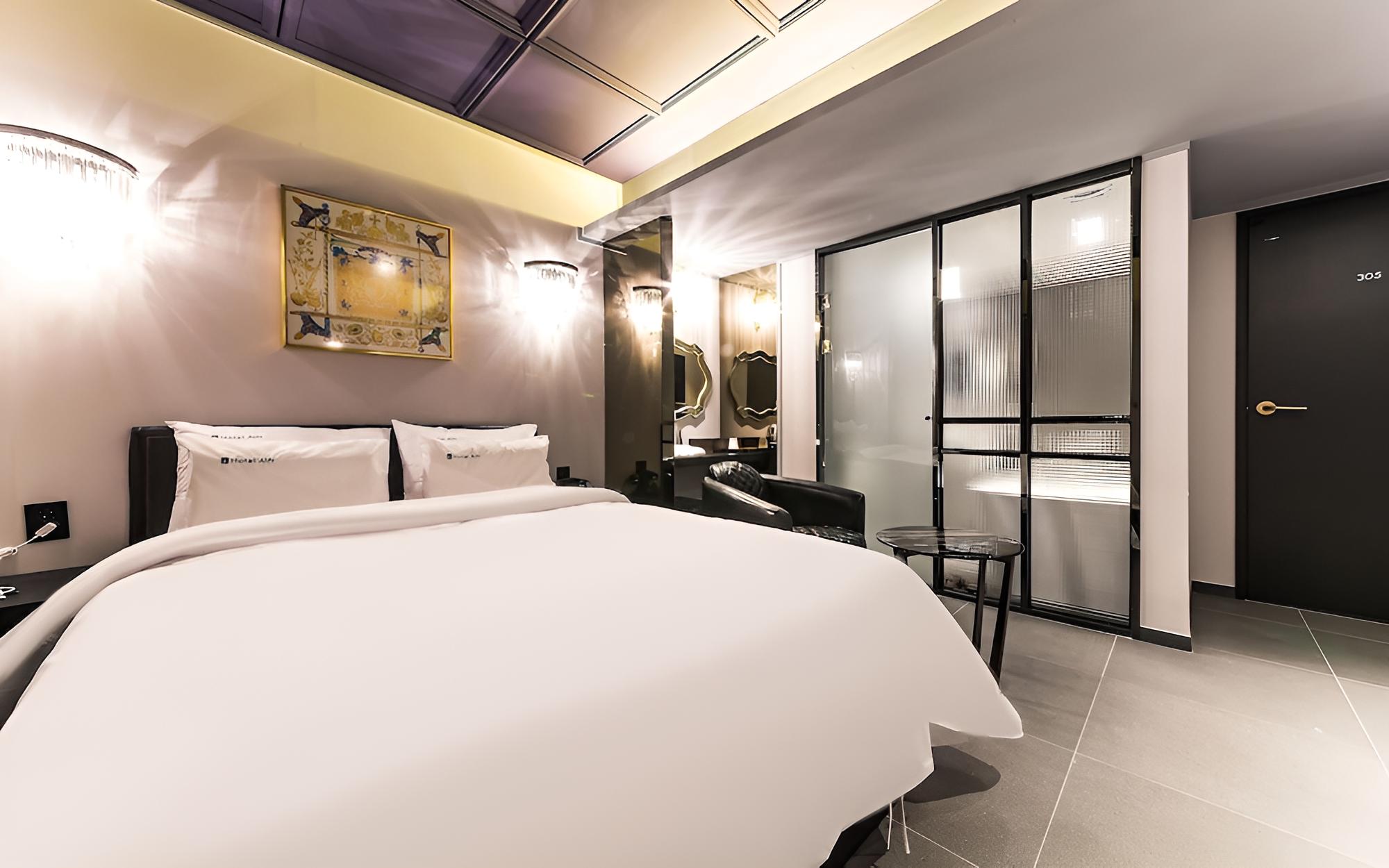 Room (High Performing Couple PC Room(OTT))
