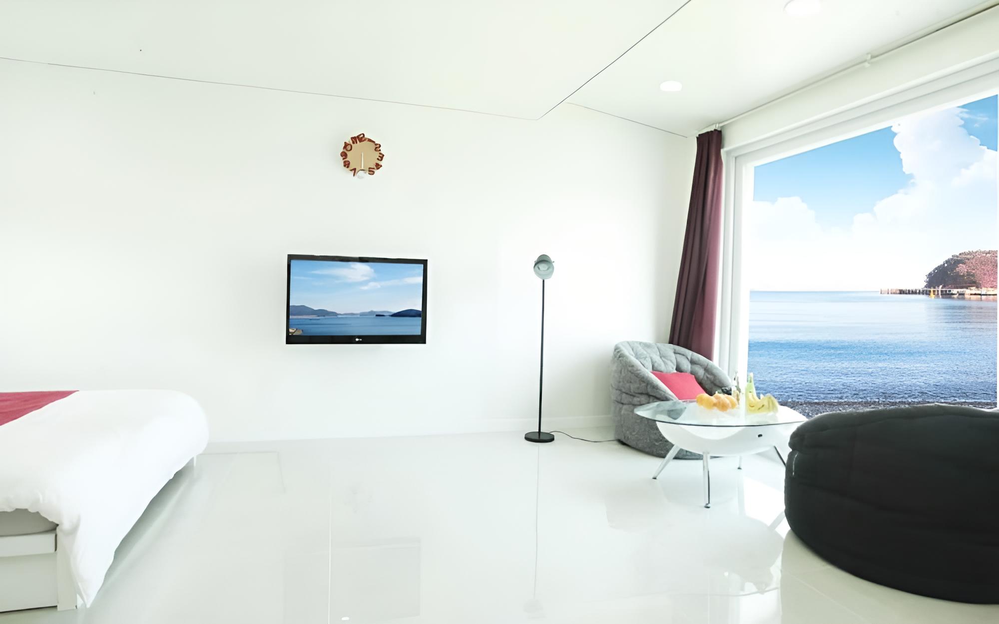 Room (Night fog (2nd floor ocean view)) - Photo 9