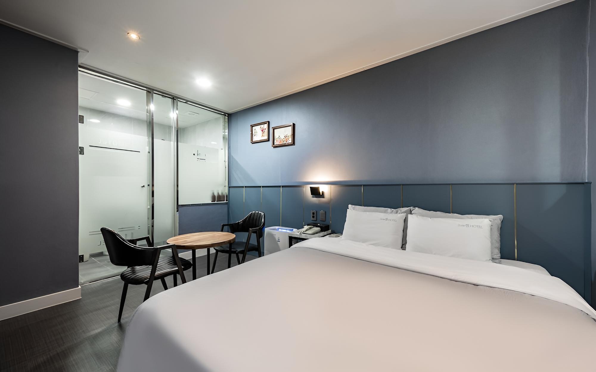 Room (Deluxe Double (Additional charge for ) - Photo 6