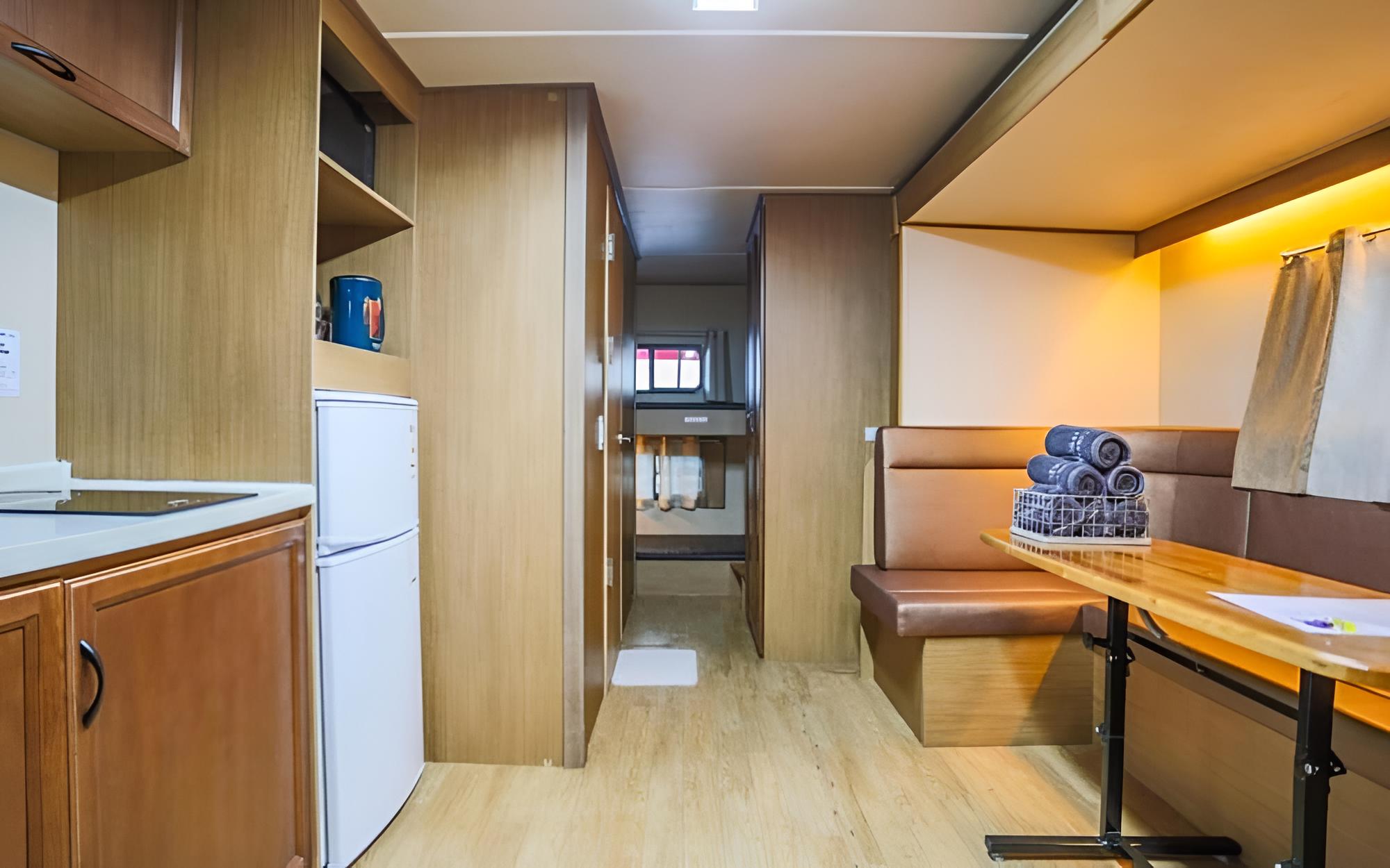 Room (B-eight hundred caravans) photo 2