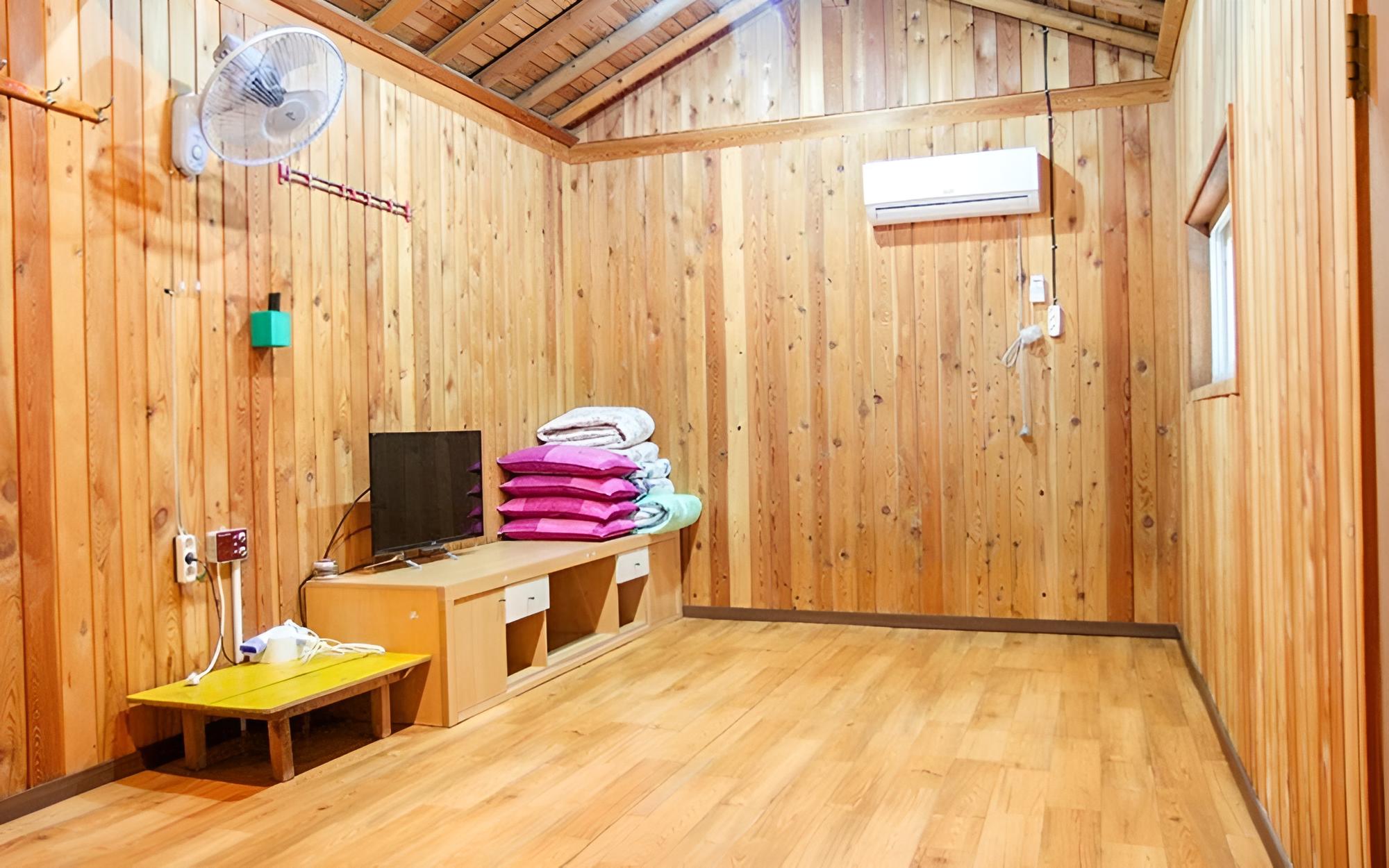 Room (Valley 7)