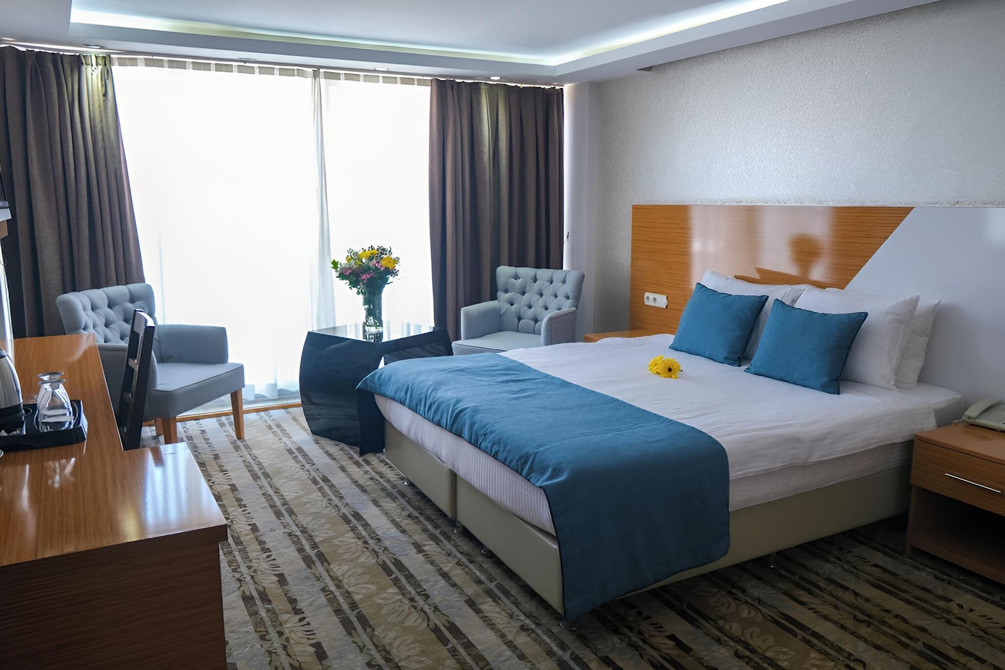 Junior Double Room, Sea View thumbnail 5