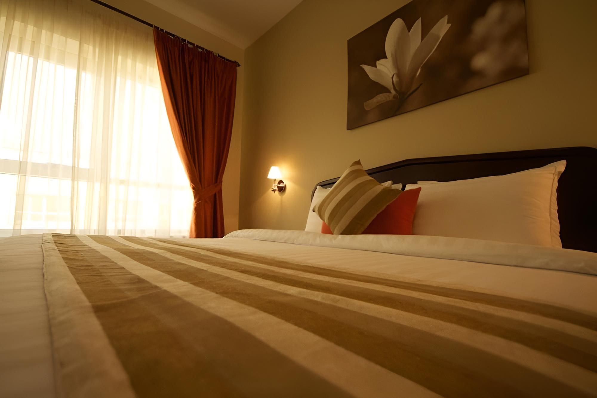 Standard Studio, 1 King Bed, Accessible, City View